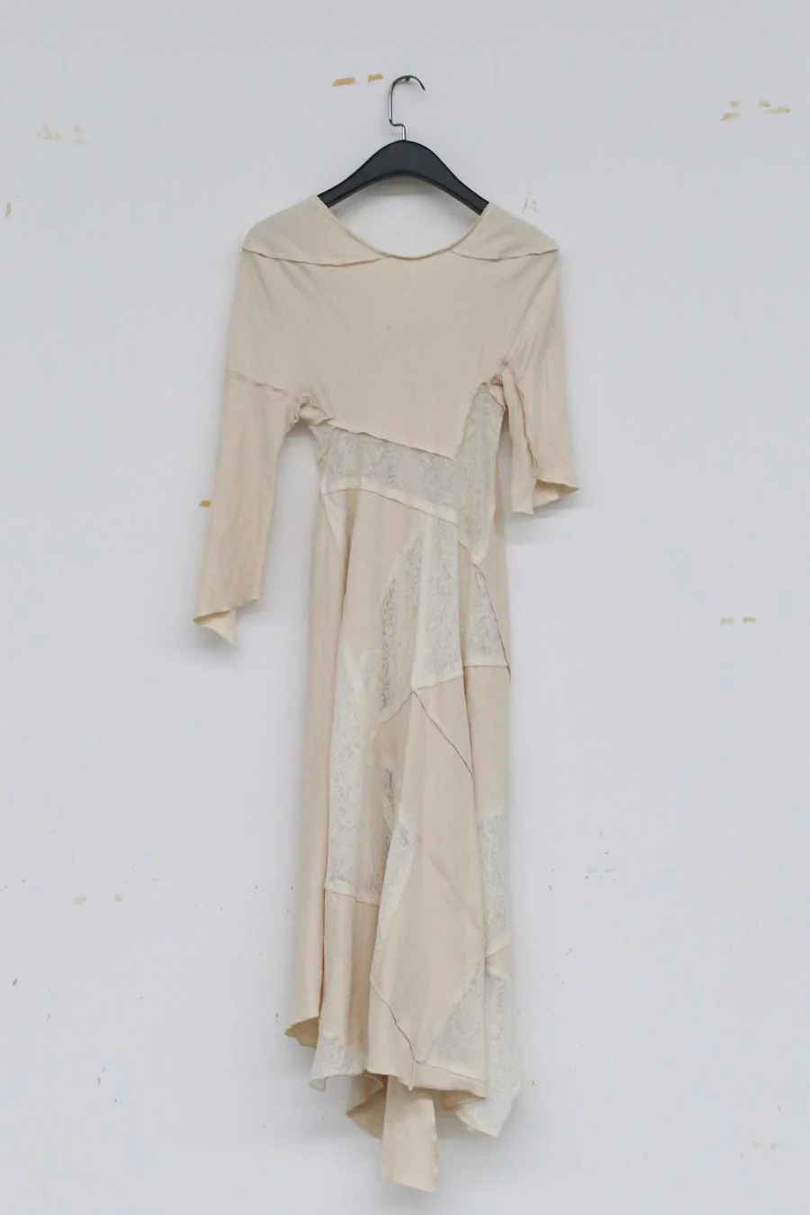 A Research of Elapsing Autumn and Winter Covered Sleeveless Dress Z-7456 Book White - Image 4