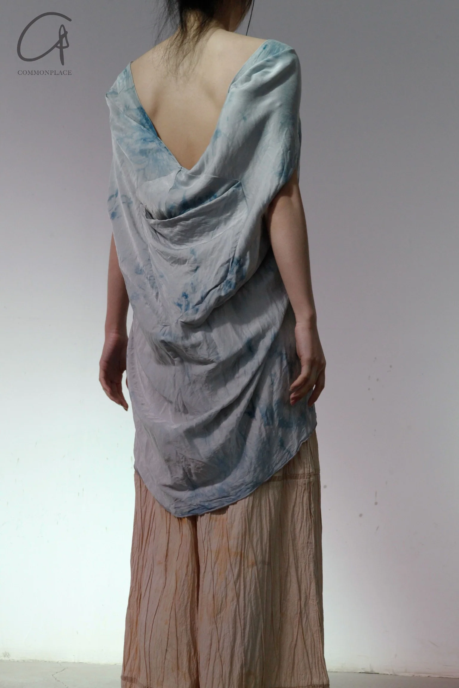 a research of elapsing blue silk top Z-7399 - Image 2