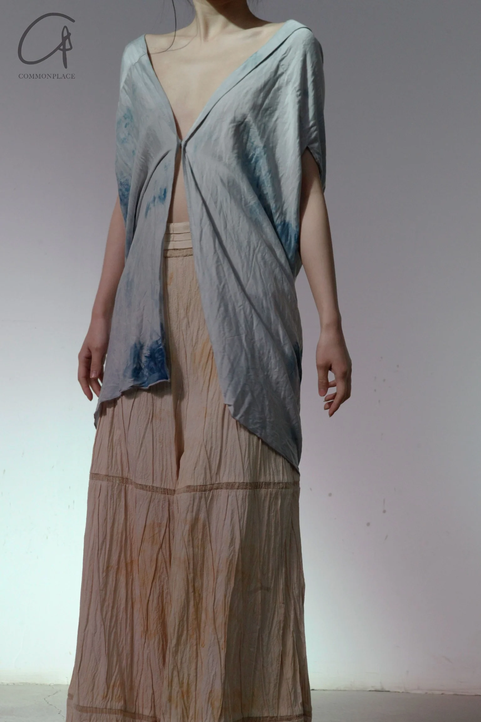 a research of elapsing blue silk top Z-7399 - Image 3
