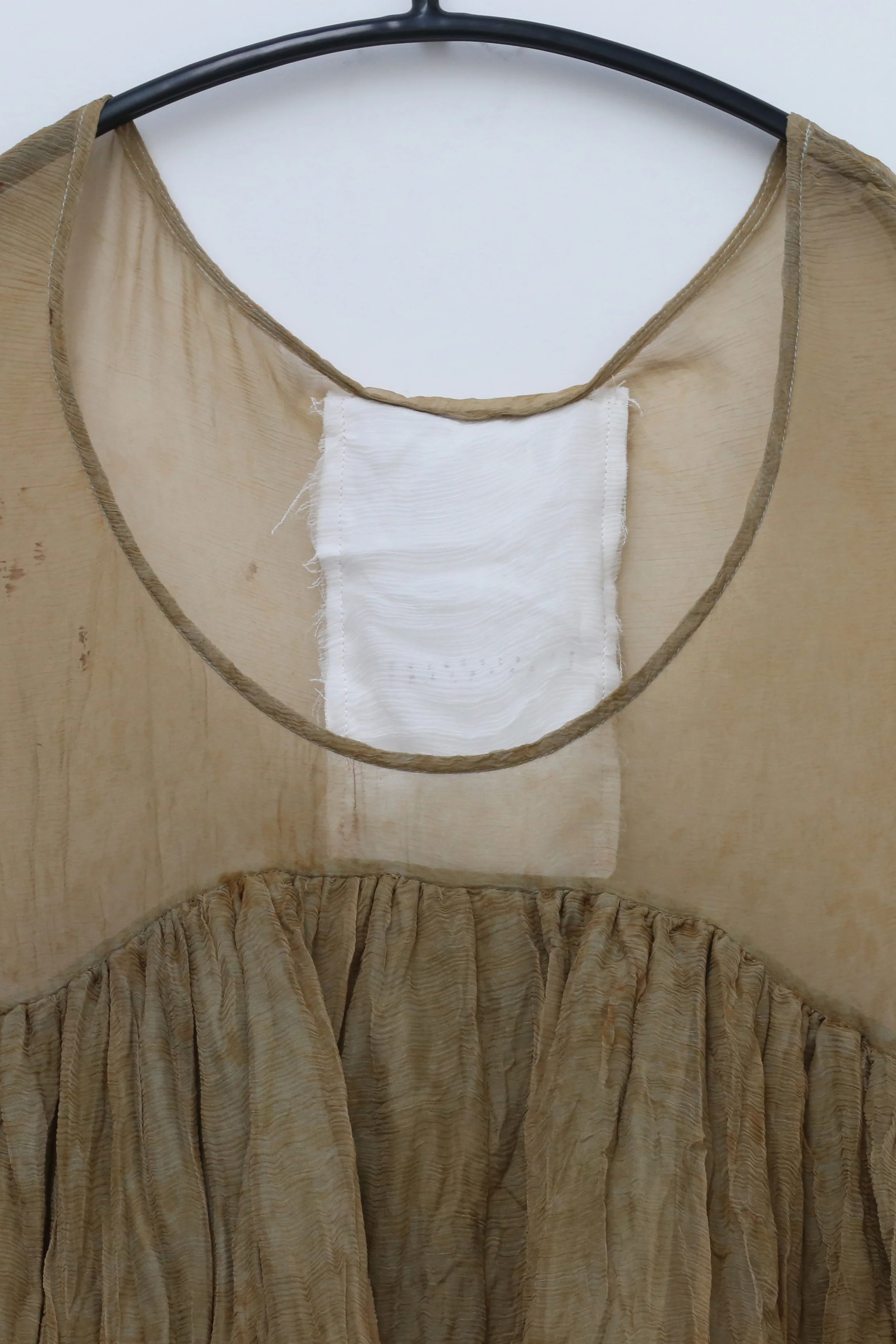 A research on elapsing, a hand-dyed double-layered linen and sheer lace blouse series with multi-pleated hem, ELP-z-7055-HRZONG, floral-dyed brown. - Image 8