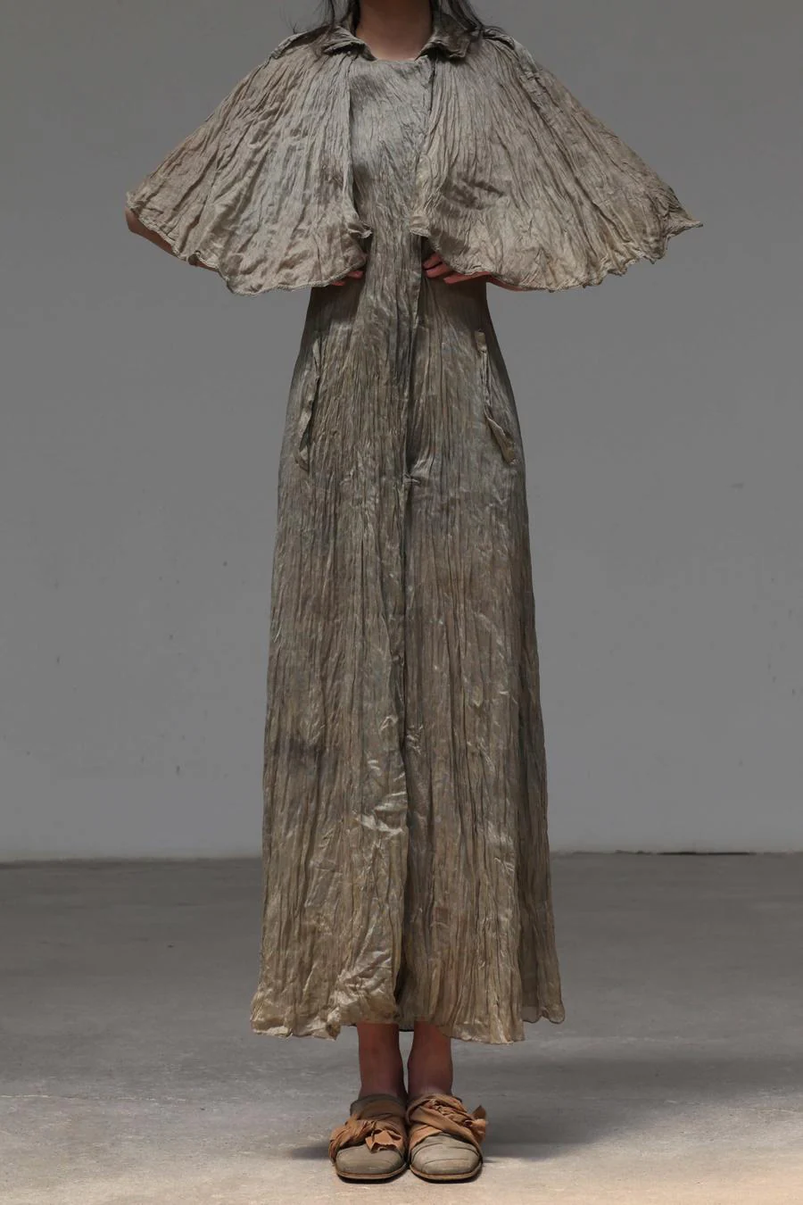 a research of elapsing (lotus leaf collar dress) z-6642 - Image 3