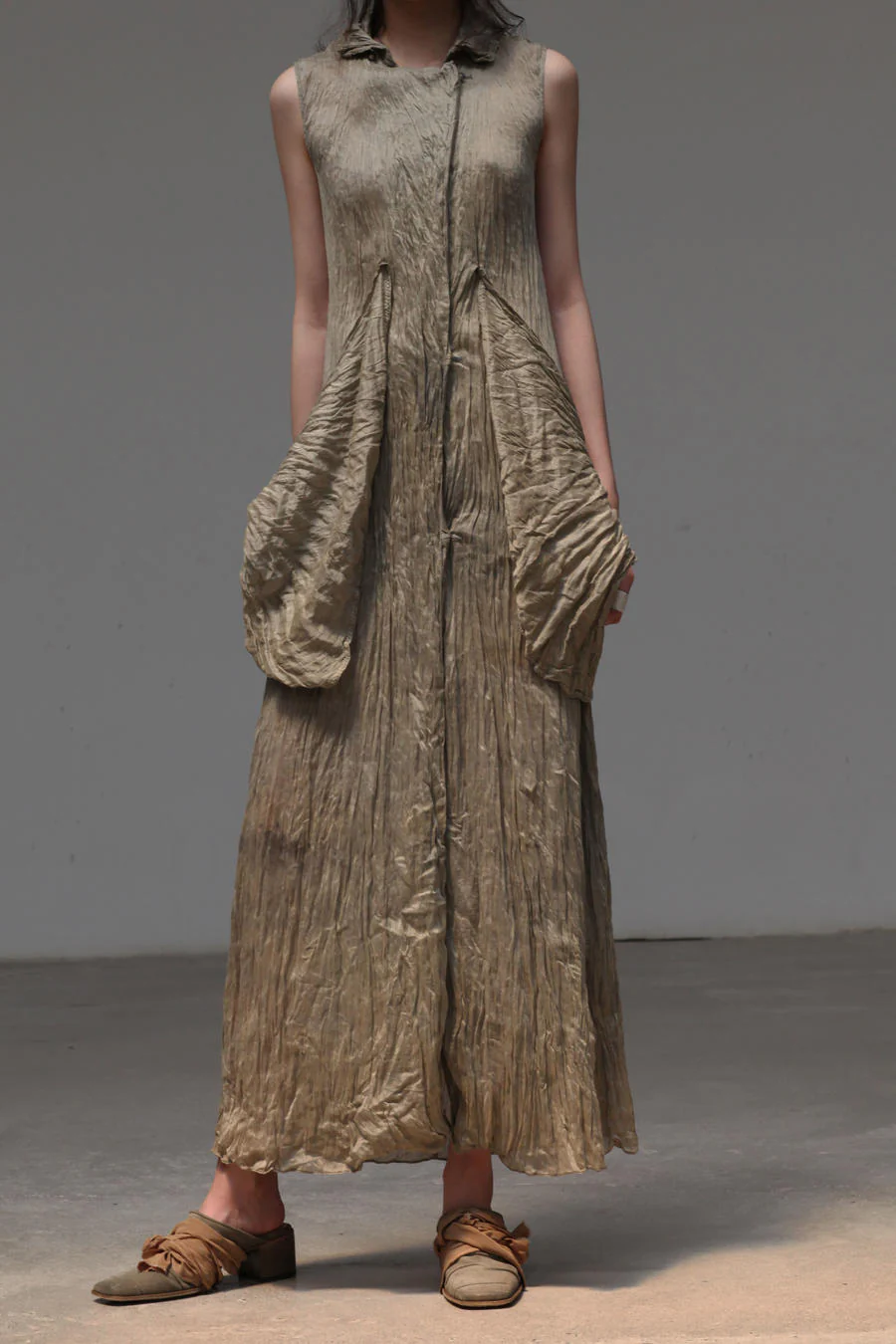 a research of elapsing (lotus leaf collar dress) z-6642 - Image 4