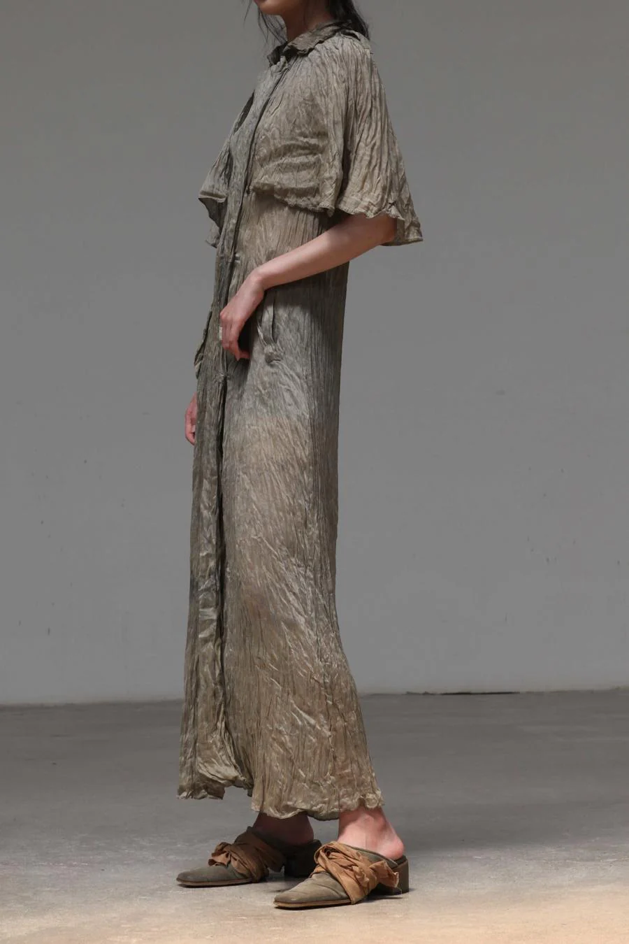 a research of elapsing (lotus leaf collar dress) z-6642 - Image 5