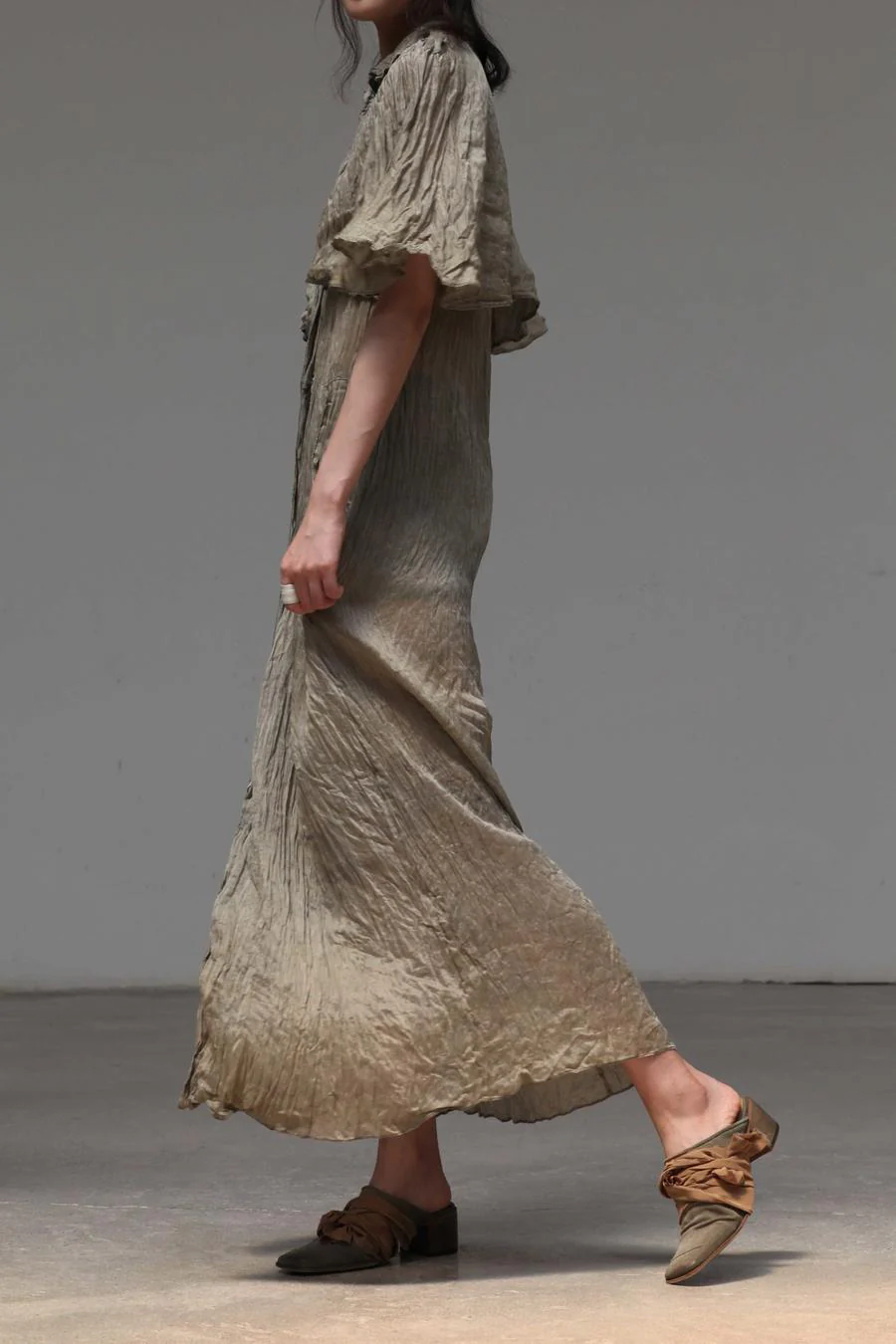 a research of elapsing (lotus leaf collar dress) z-6642 - Image 6