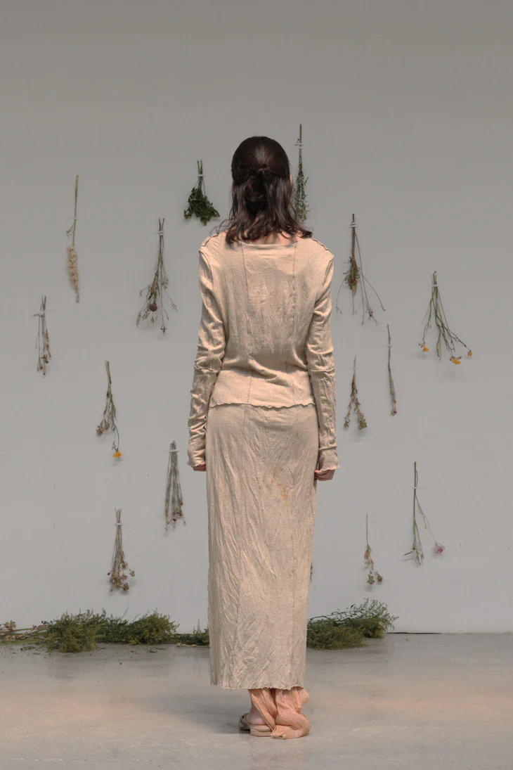 a research of elapsing rust-dyed cotton and linen dress ELP-Z-6833-TUO - Image 3