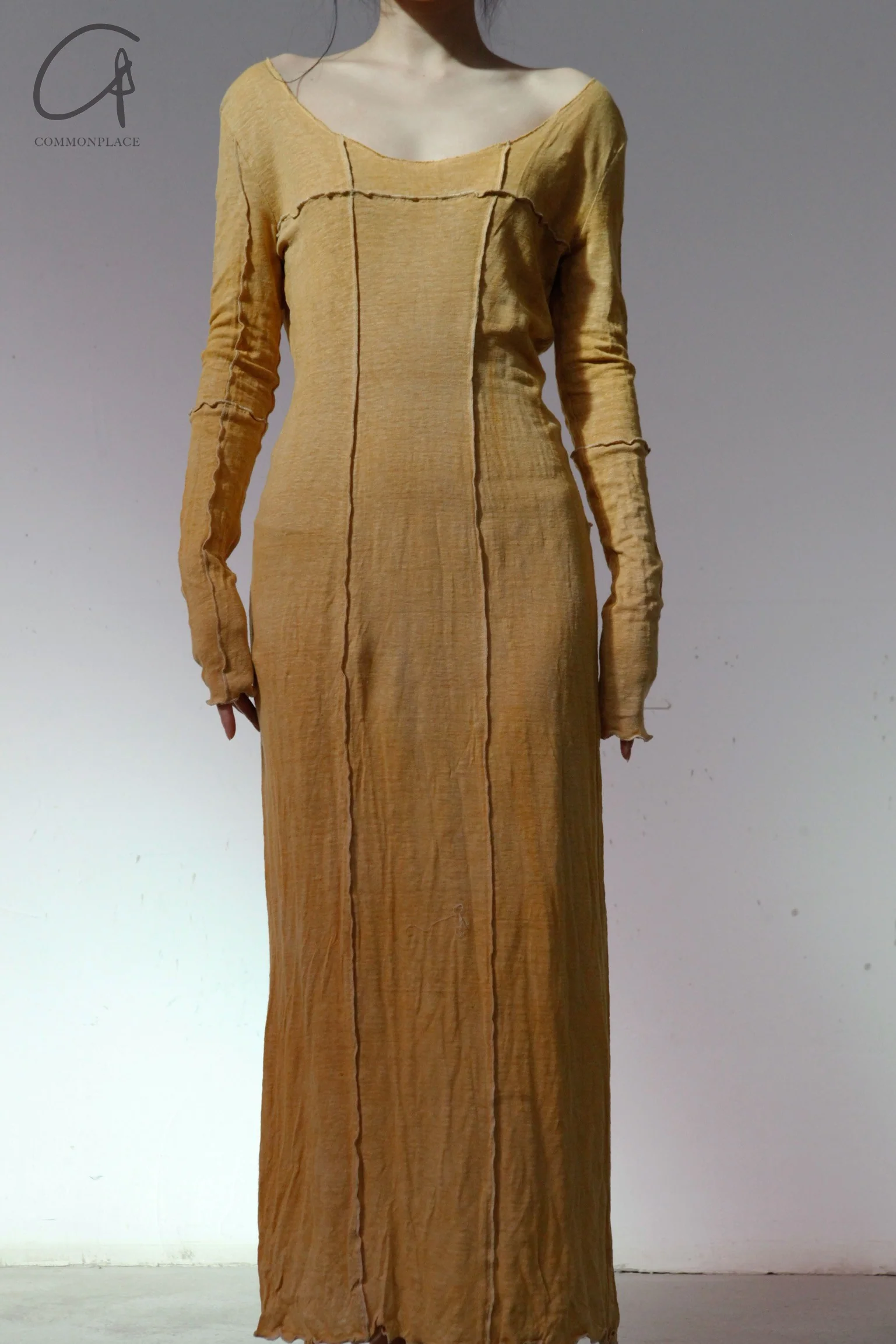 a research of elapsing rust-dyed cotton and linen dress Z-6833 - Image 3