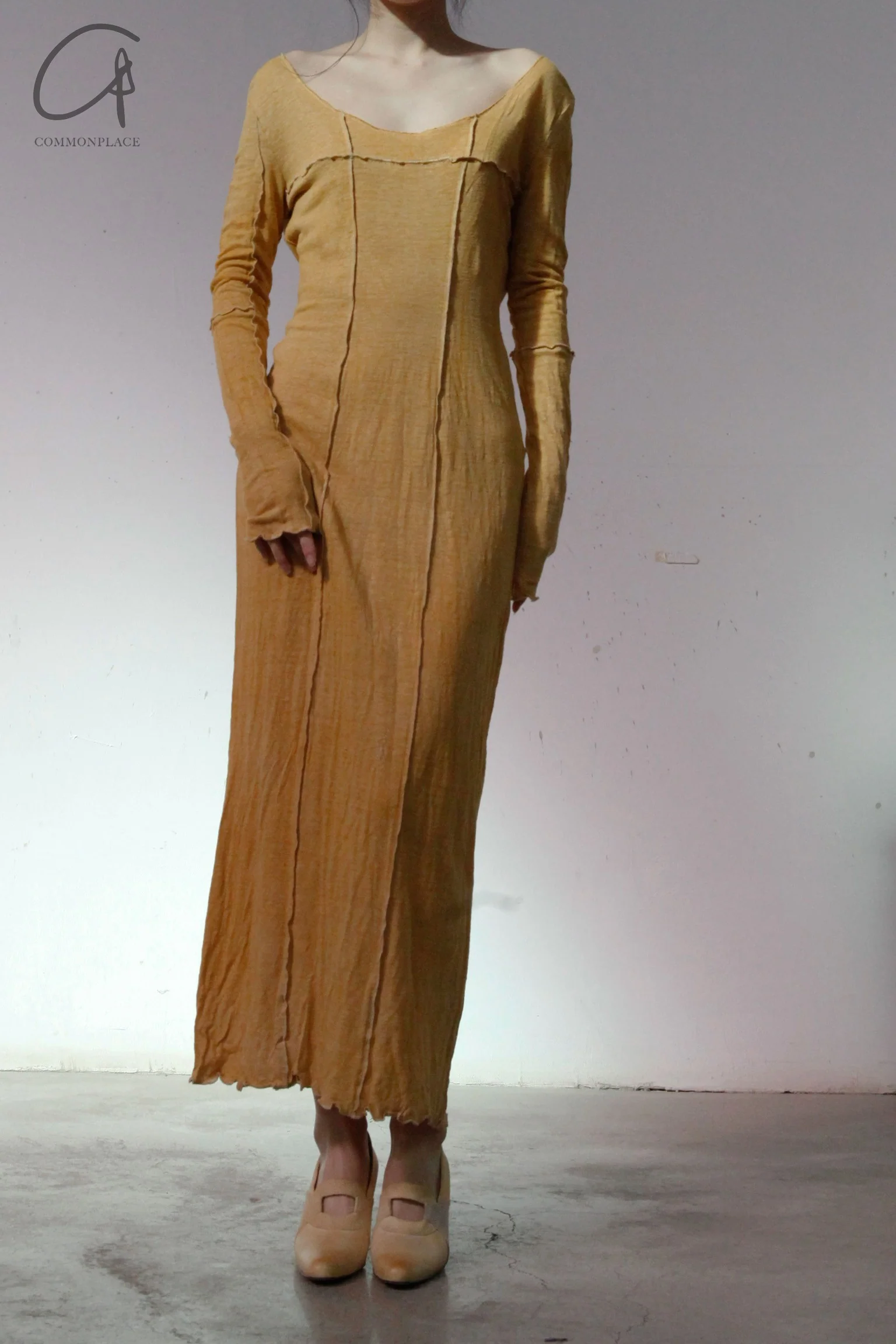 a research of elapsing rust-dyed cotton and linen dress Z-6833 - Image 4