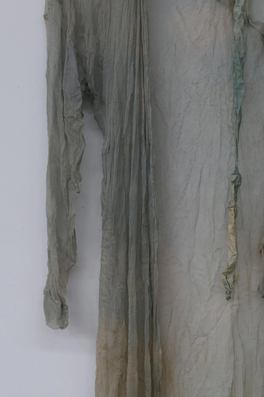 a research of elapsing silk cardigan Z-6987 flower dyed light blue - Image 4