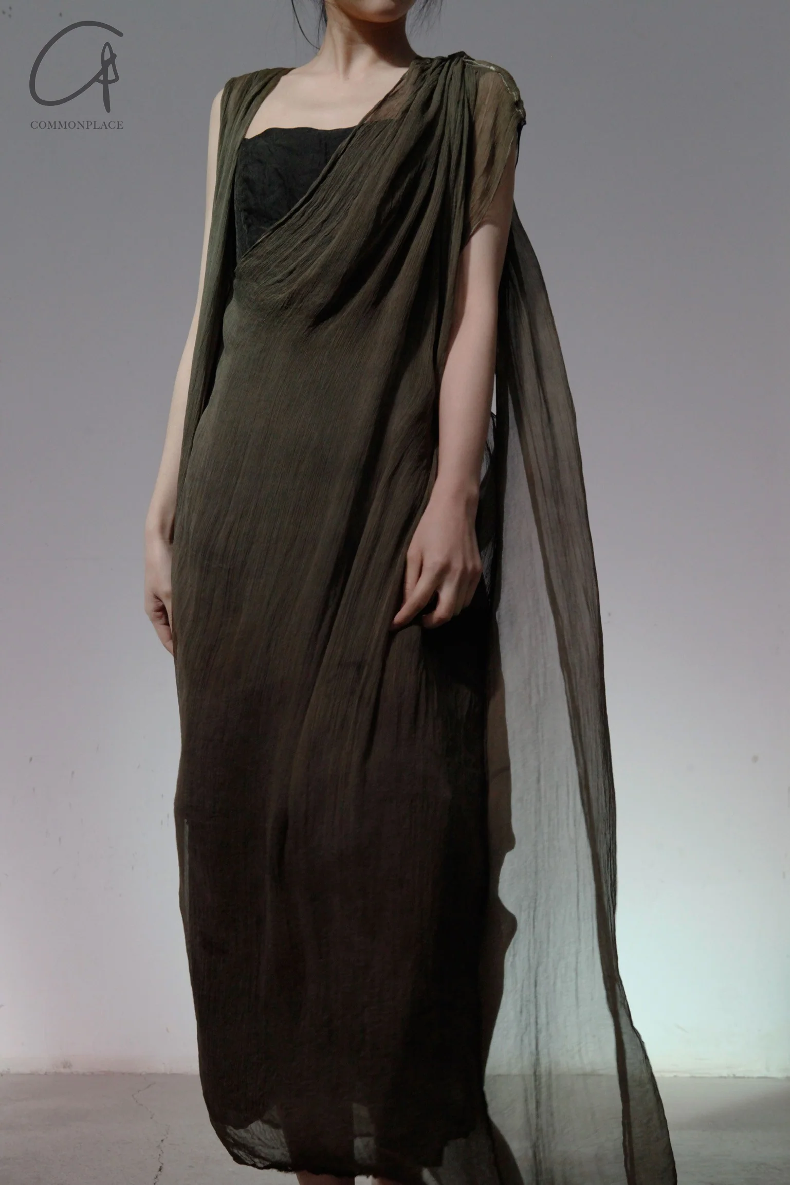 a research of elapsing sleeveless loose dress Z-6693 olive green - Image 2