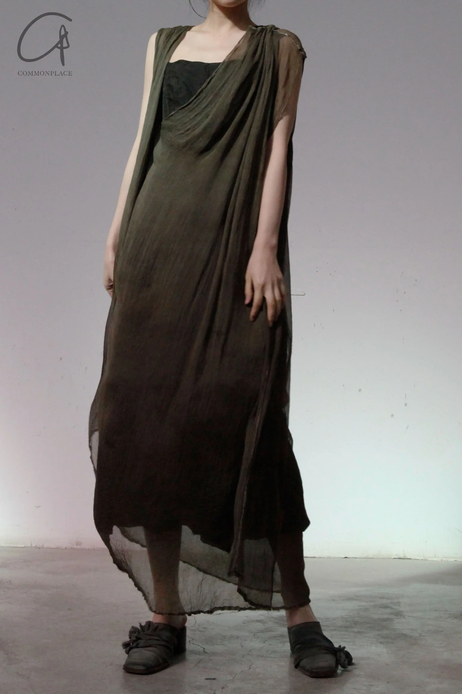 a research of elapsing sleeveless loose dress Z-6693 olive green - Image 4