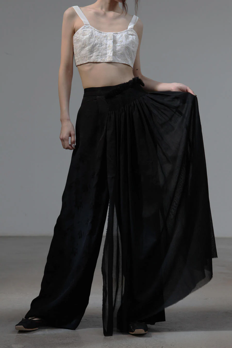 A Tentative Atelier A1919215a-BAI White Embroidered Tube Top PATA2 - Image 3