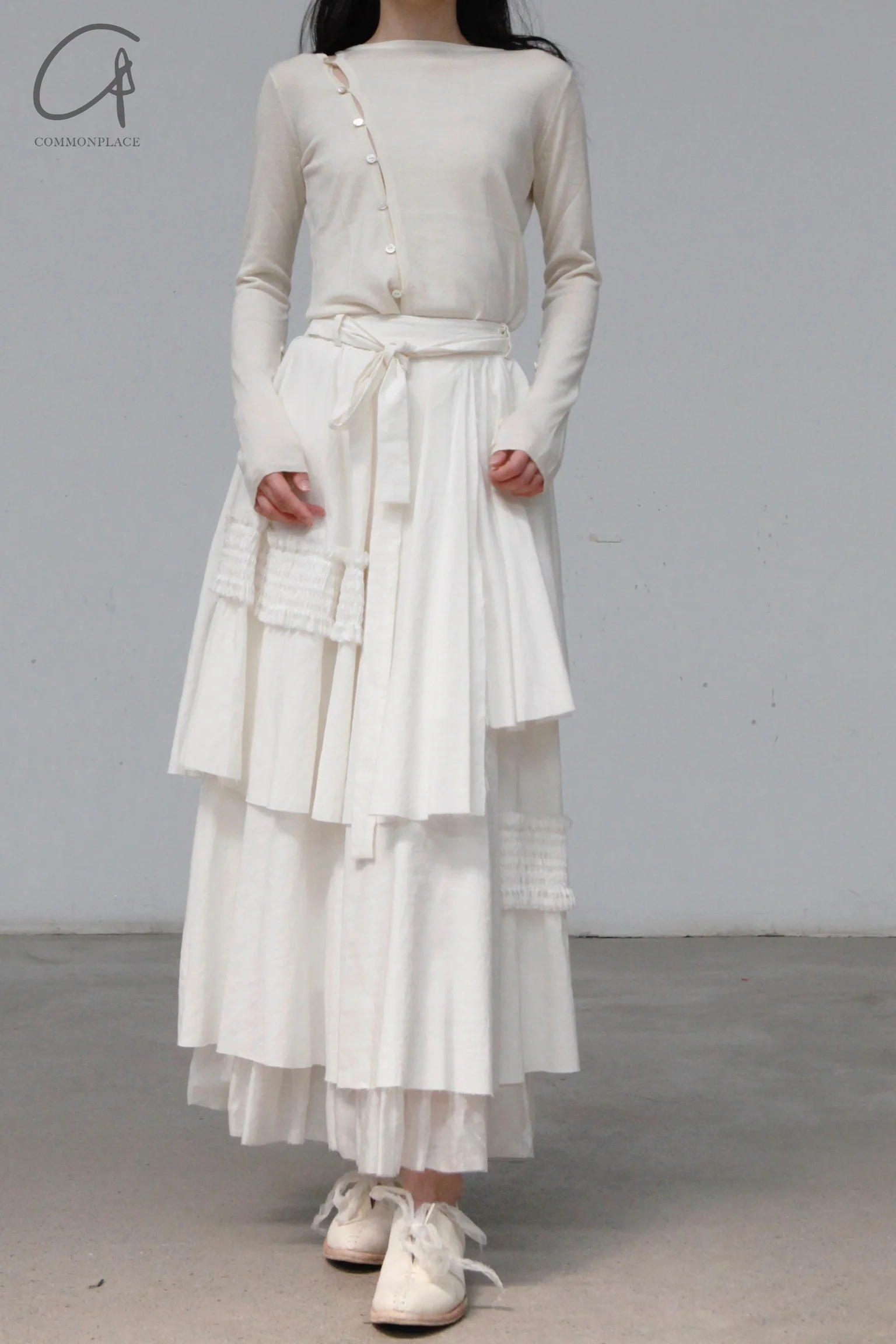 A Tentative Atelier A1919501 White asymmetric pleated skirt - Image 7