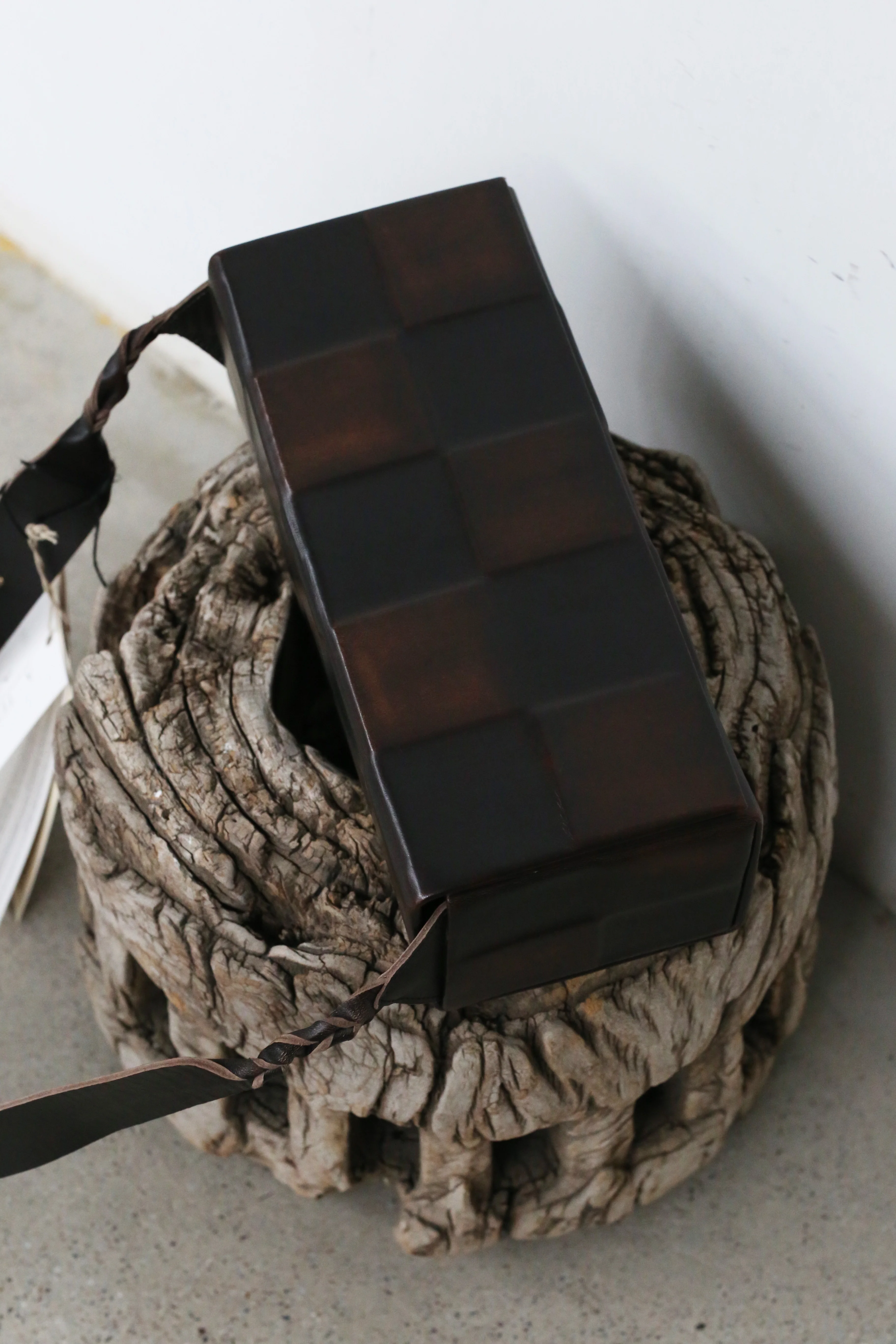A Tentative Atelier Checkerboard Shoulder Bag A2122159 PATA6 - Image 3