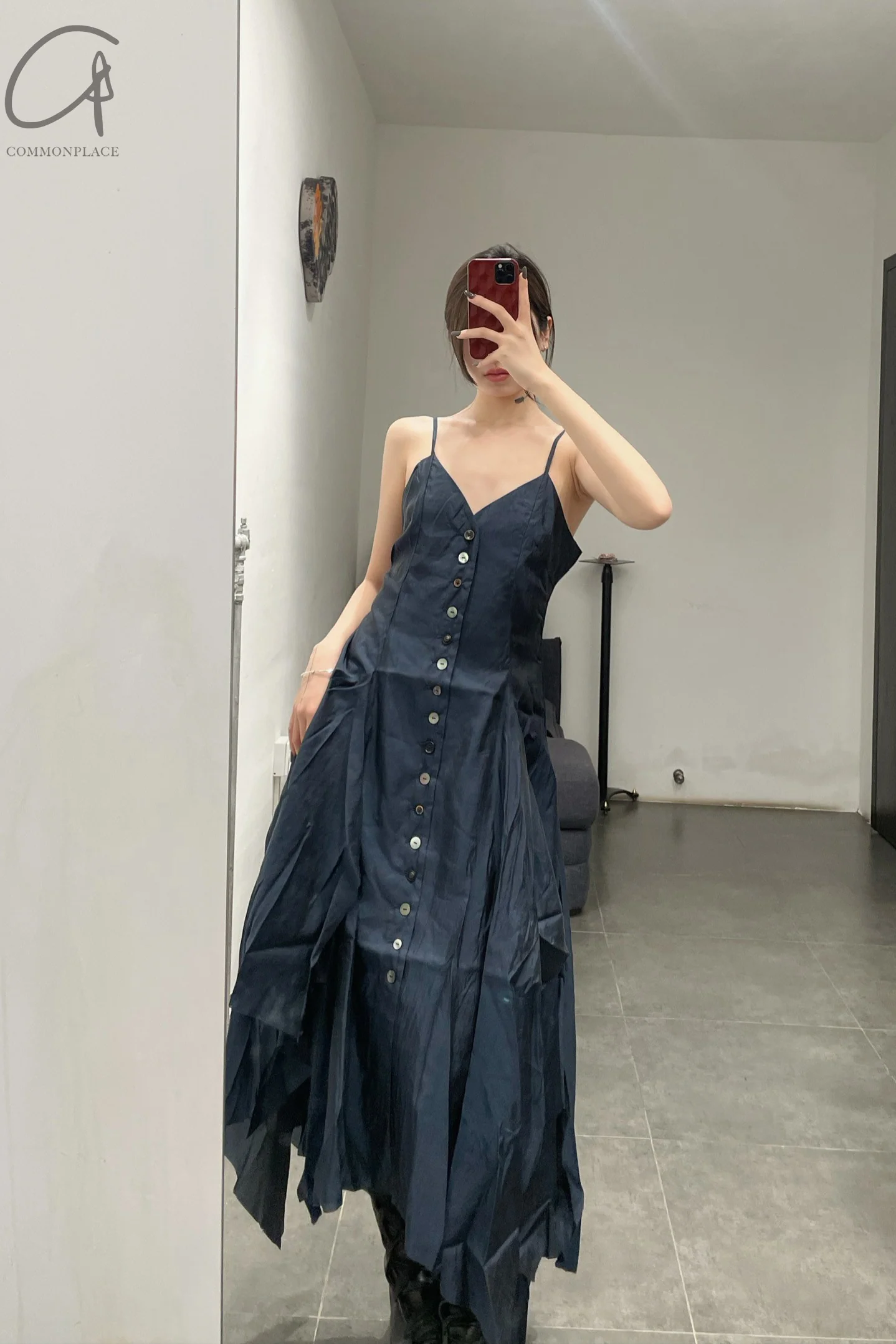 A Tentative Atelier deconstructing multiple dresses A2223763B - Image 12