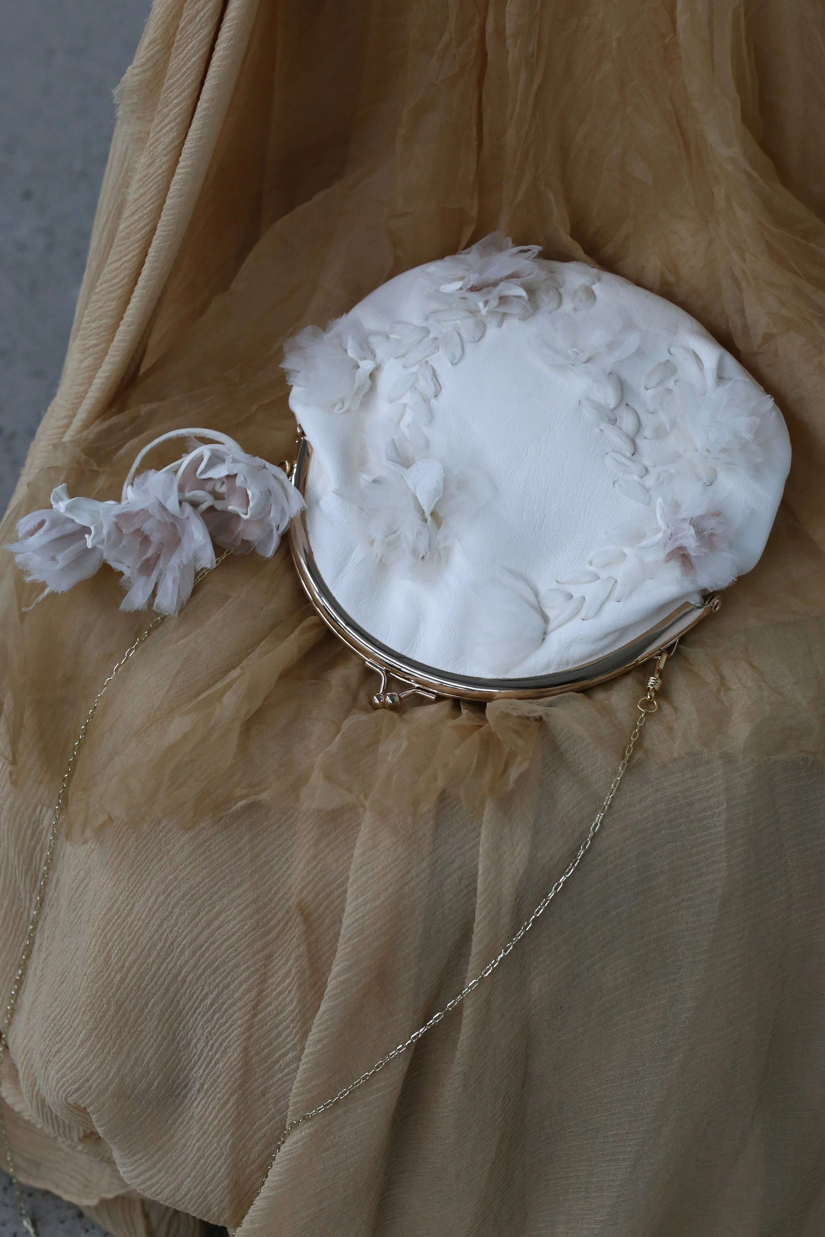 A Tentative Atelier Floral Embroidered Wallet A2122168 - Image 5