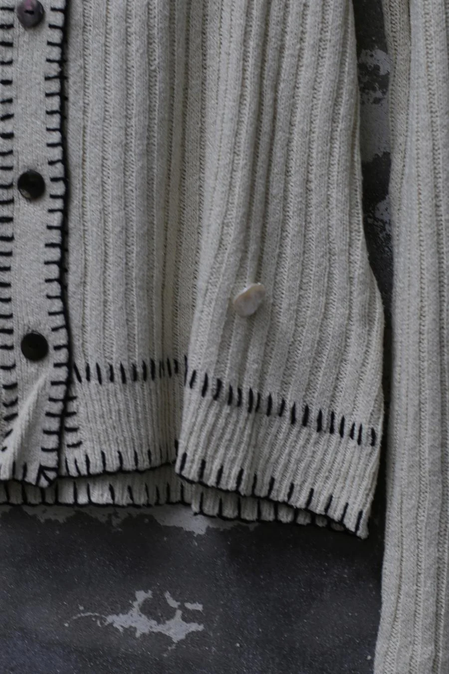 A Tentative Atelier Hand Knit Cardigan P23238A01 - Image 3