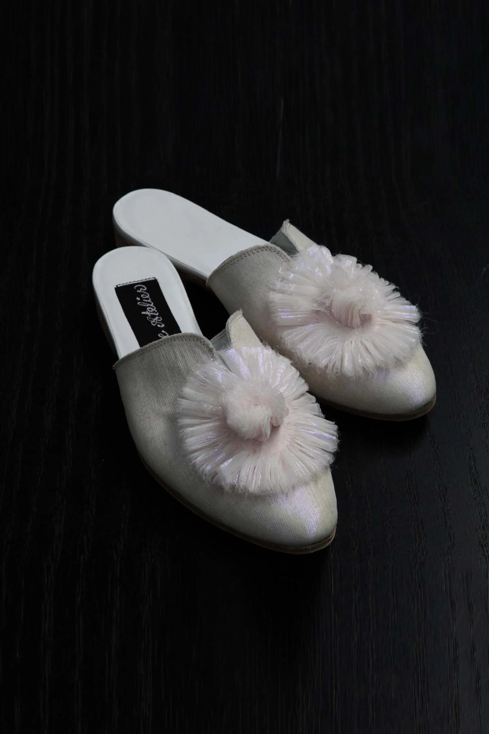 A Tentative Atelier A2020112 handmade yarn flower slippers - Image 7