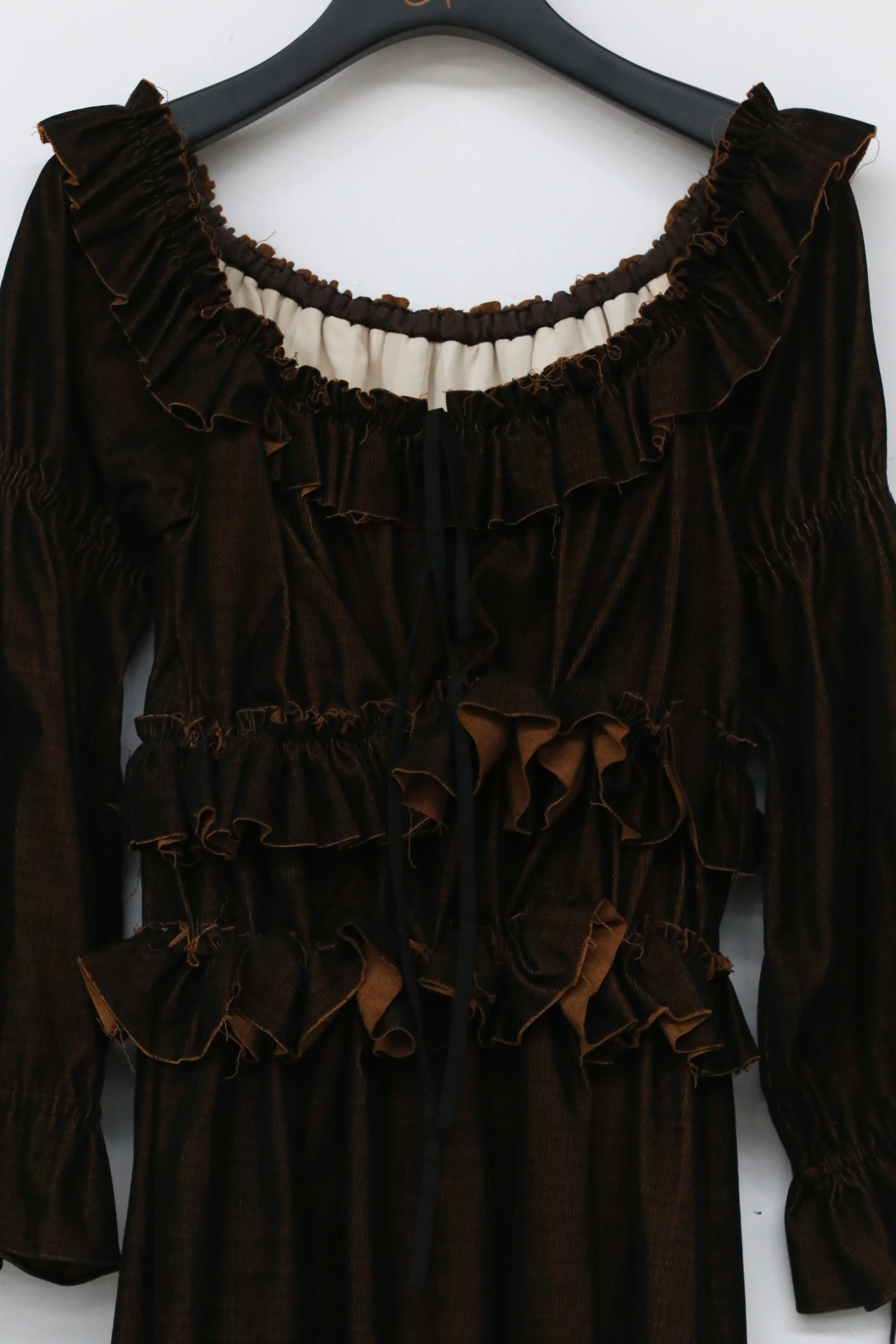 A Tentative Atelier ruffled two-tone dress A2122788 - Image 3