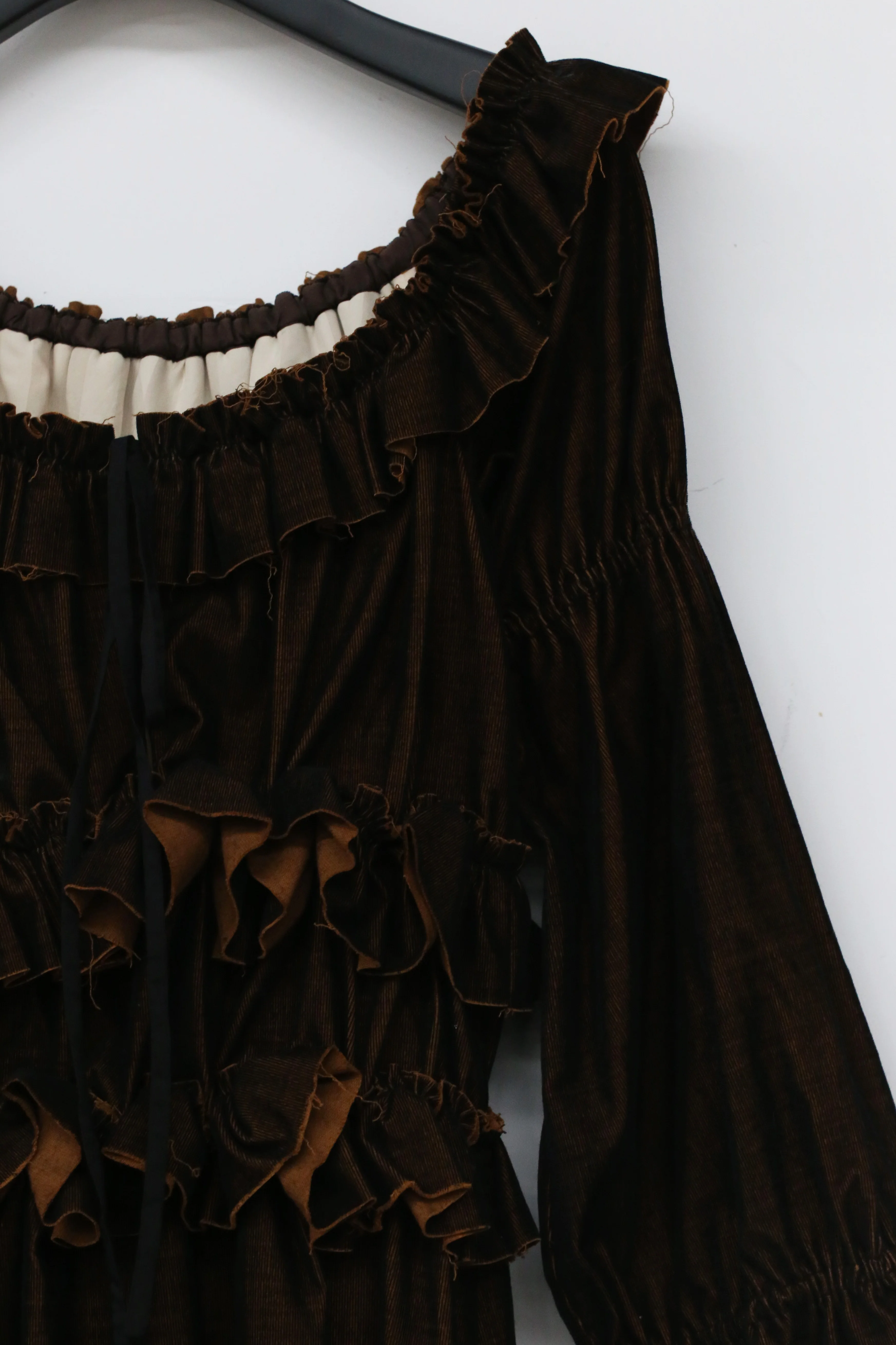 A Tentative Atelier ruffled two-tone dress A2122788 - Image 4