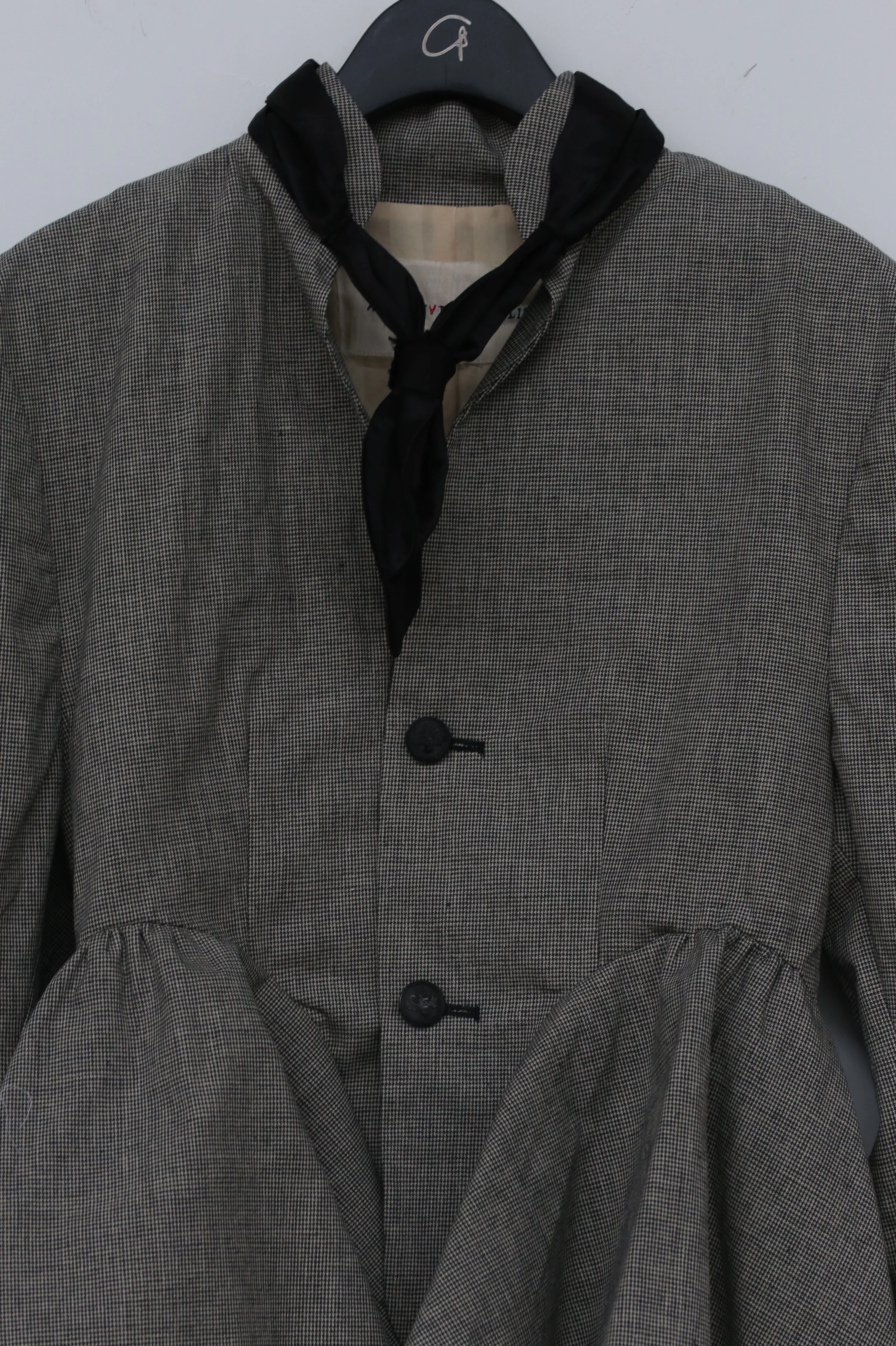 A Tentative Atelier a2121301a ruffled tie jacket PATA3 - Image 2