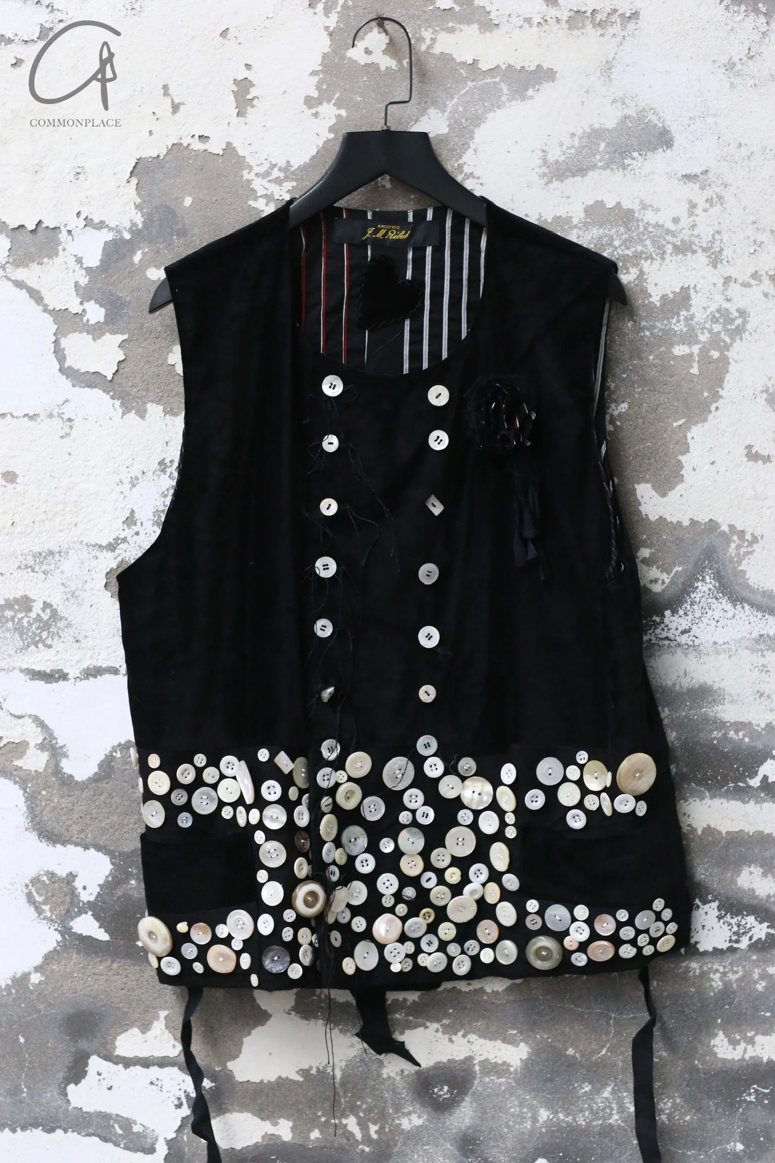 ARCHIVIO J.M.Ribot 24 Autumn/Winter Hand-embellished vest Italy AJM-GL08/VB/BUT-0 Black