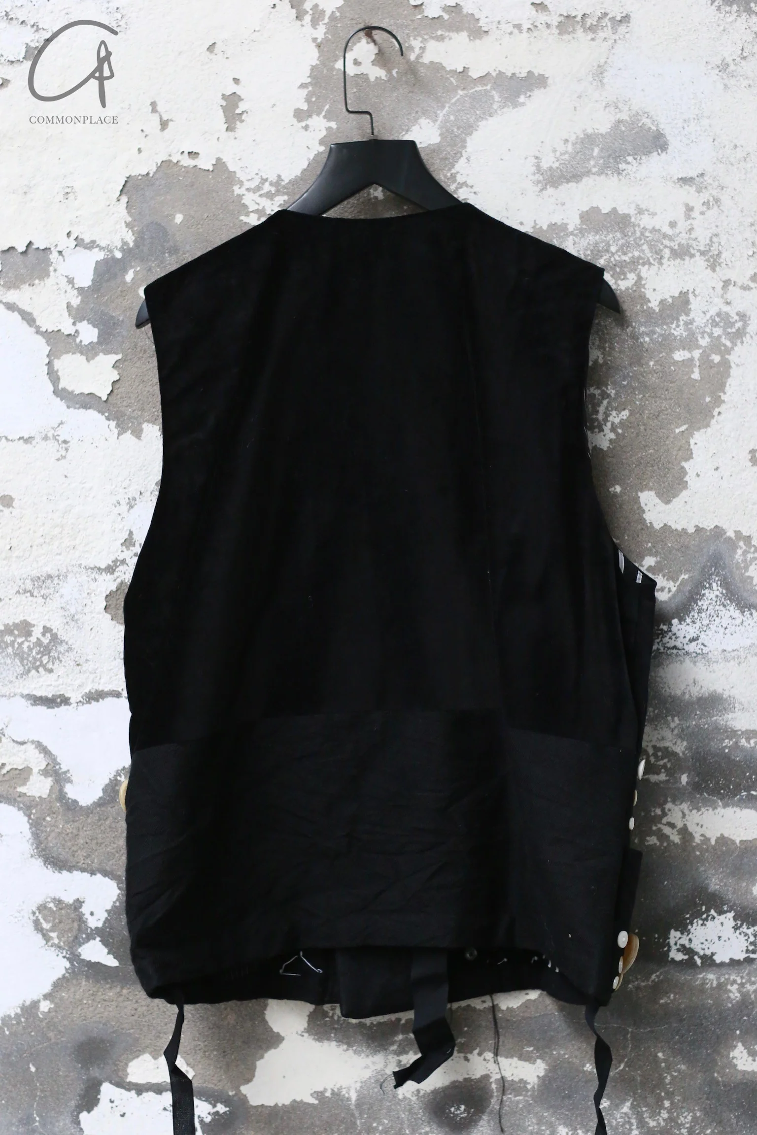 ARCHIVIO J.M.Ribot 24 Autumn/Winter Hand-embellished vest Italy AJM-GL08/VB/BUT-0 Black - Image 4