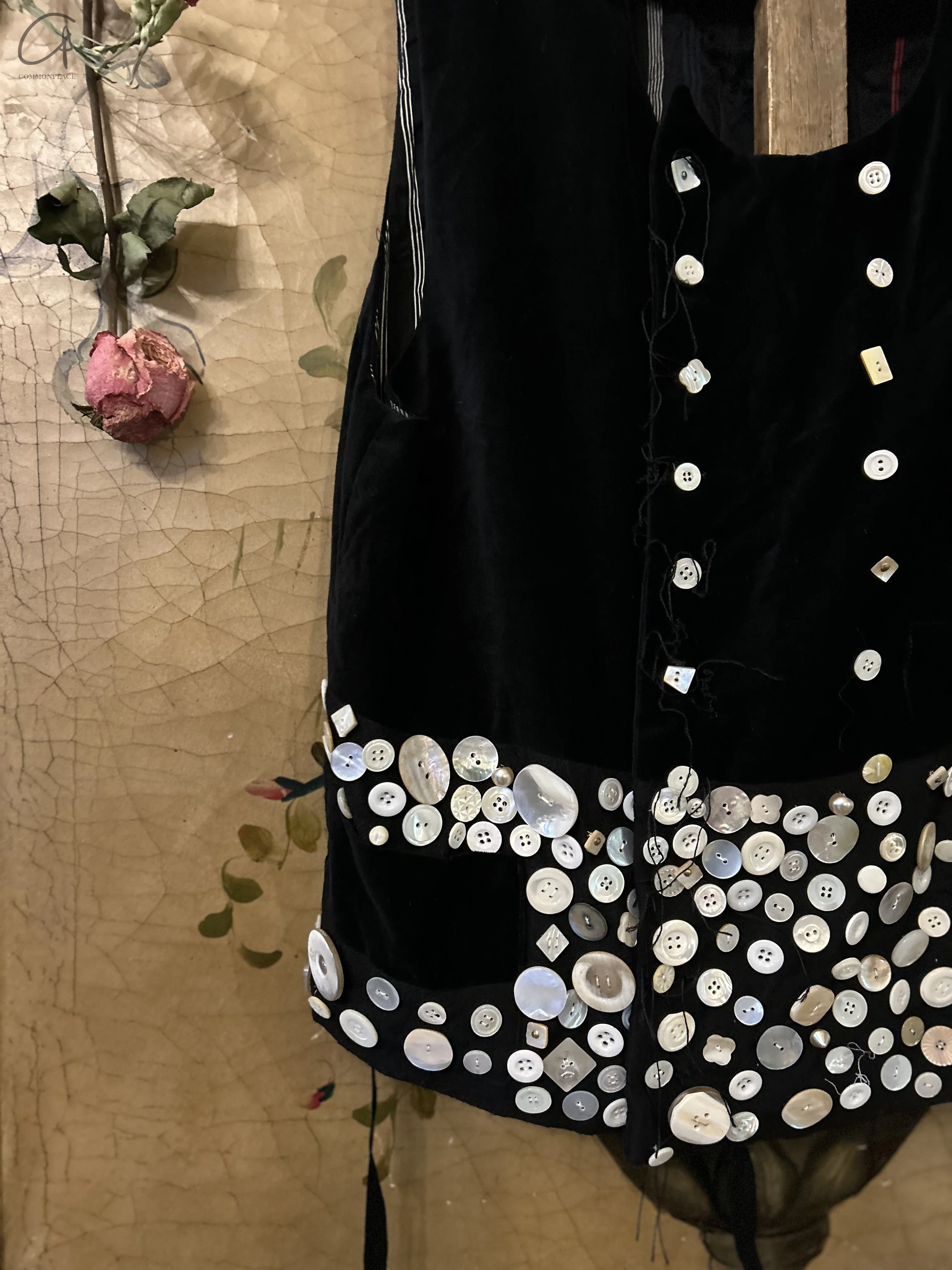 ARCHIVIO J.M.Ribot 24 Autumn/Winter Hand-embellished vest Italy AJM-GL08/VB/BUT-0 Black - Image 5