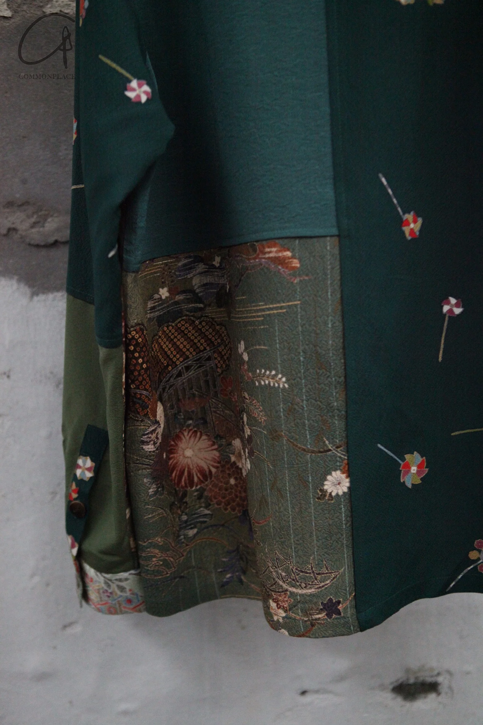 Aviva Jifei Xue Antique fabric silk patchwork handmade kimono long-sleeved shirt Collection AJX-CO-KPLS-GRN-LV 9 - Image 3