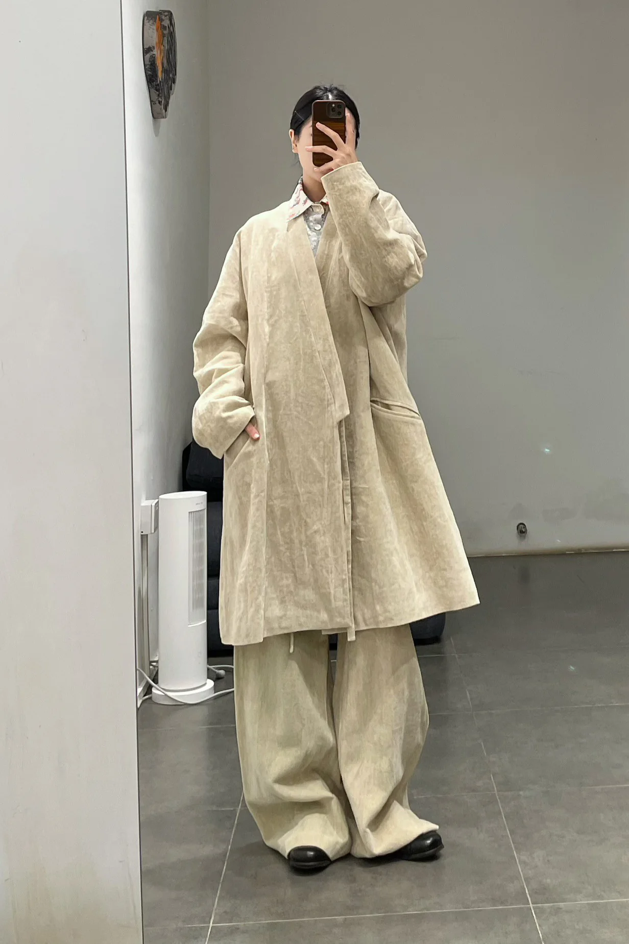 AVIVA JIFEI XUE Beige velvet mid-length kimono jacket FW23-KJM-BE - Image 19