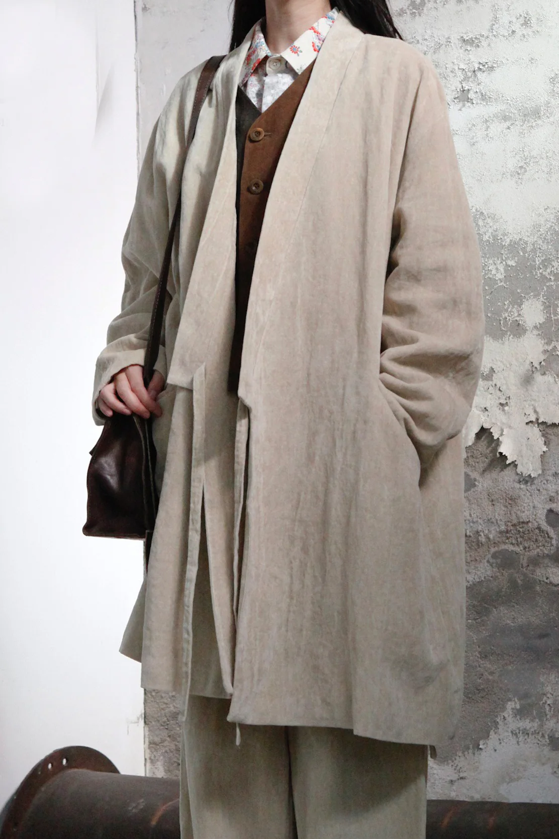 AVIVA JIFEI XUE Beige velvet mid-length kimono jacket FW23-KJM-BE - Image 2