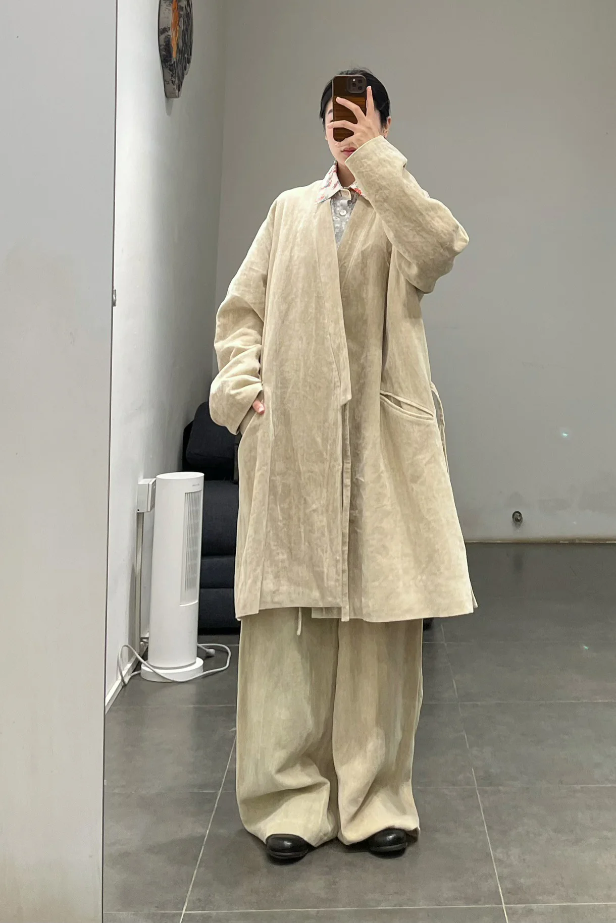 AVIVA JIFEI XUE Beige velvet mid-length kimono jacket FW23-KJM-BE - Image 20
