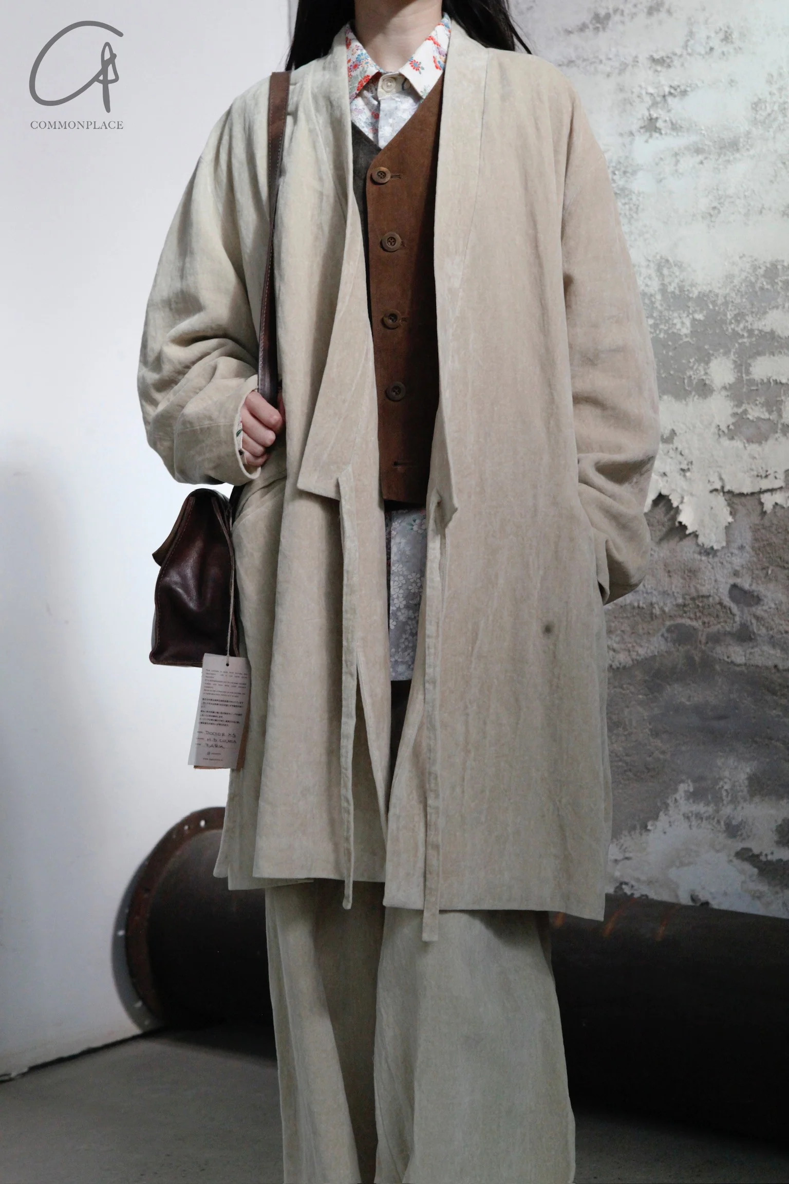 AVIVA JIFEI XUE Beige velvet mid-length kimono jacket FW23-KJM-BE - Image 3