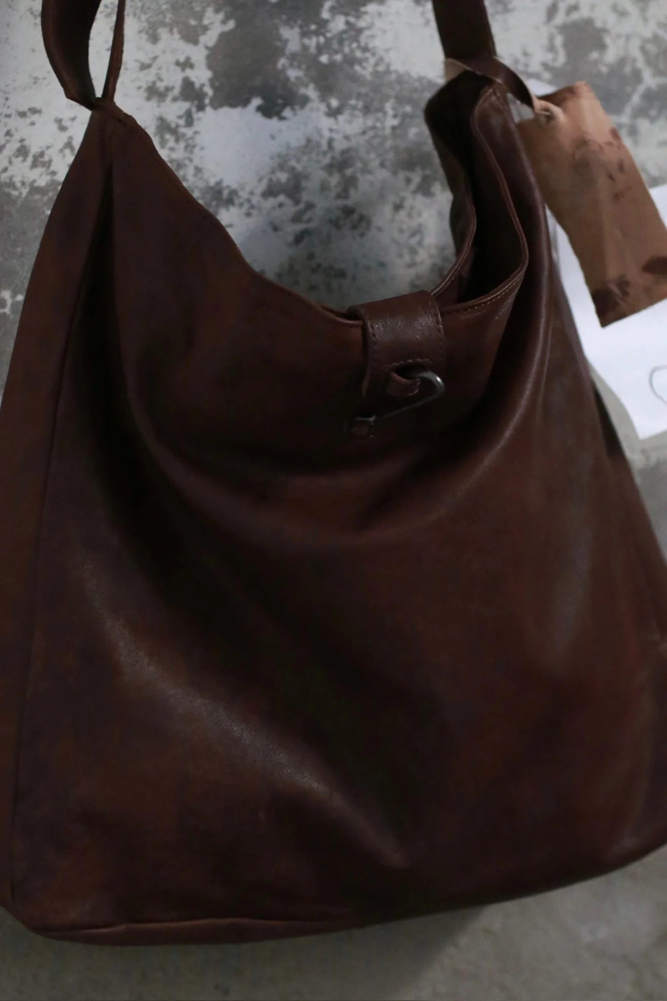 AVIVA JIFEI XUE X Tagliovivo Collaboration 2025 Autumn/Winter Hand-dyed Crossbody Bag, Craftsman AJX-CROSSBODYL-H.D. LAMBSKIN-UMBER - Image 2