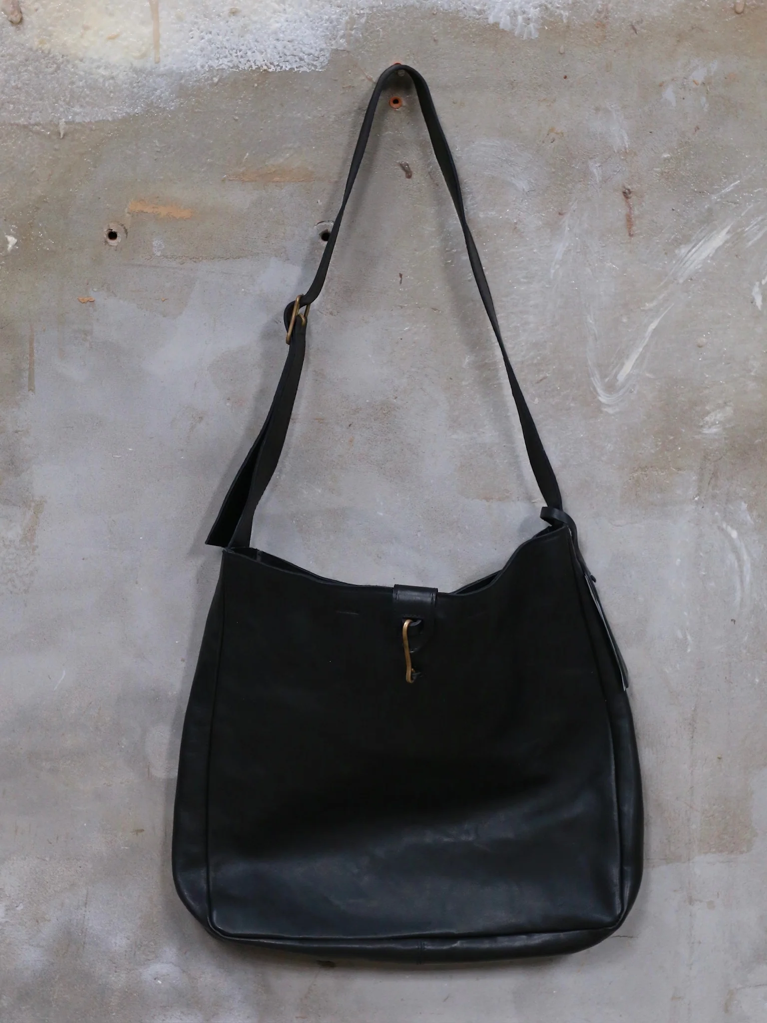 AVIVA JIFEI XUE X Tagliovivo Horse Leather Handbag/Shoulder Bag Craftsman AJX-TOTE BAG-HEI Black