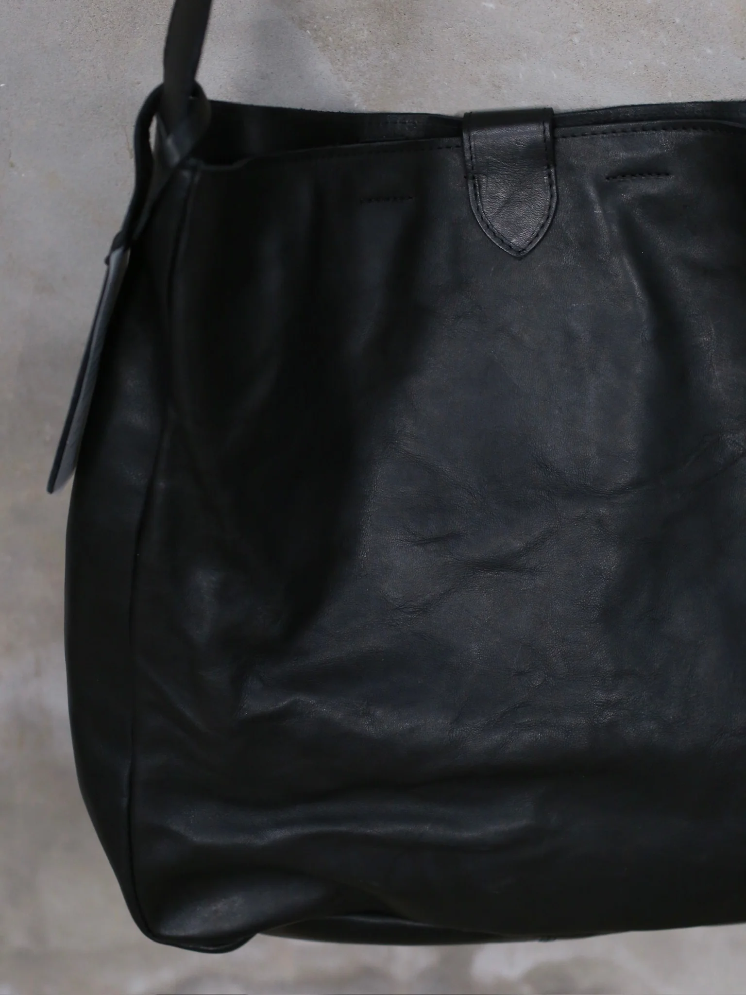 AVIVA JIFEI XUE X Tagliovivo Horse Leather Handbag/Shoulder Bag Craftsman AJX-TOTE BAG-HEI Black - Image 4