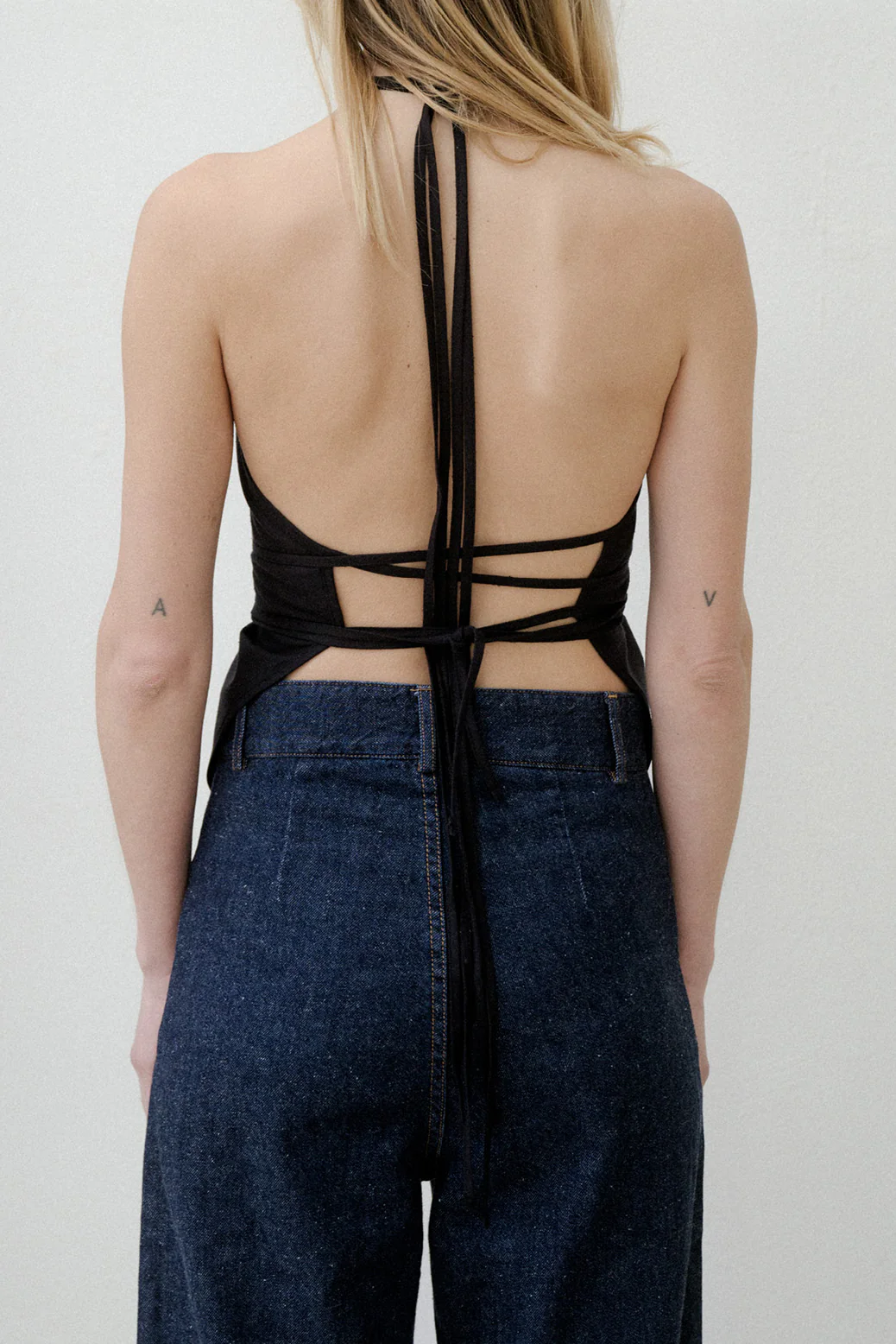 BASERANGE 25 Spring/Summer France Silk Toma Top Strap Vest BAS-TOMA-WS-000-HEI Black - Image 2
