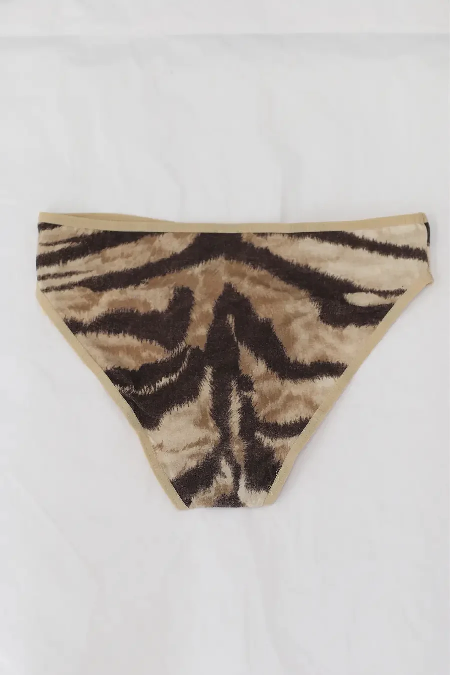 BASERANGE Flared Shorts UNBE Collection France Portugal BAS-UNBE-BLP-AU23-HUWEN Tiger Stripe UNBE-BL - Image 2