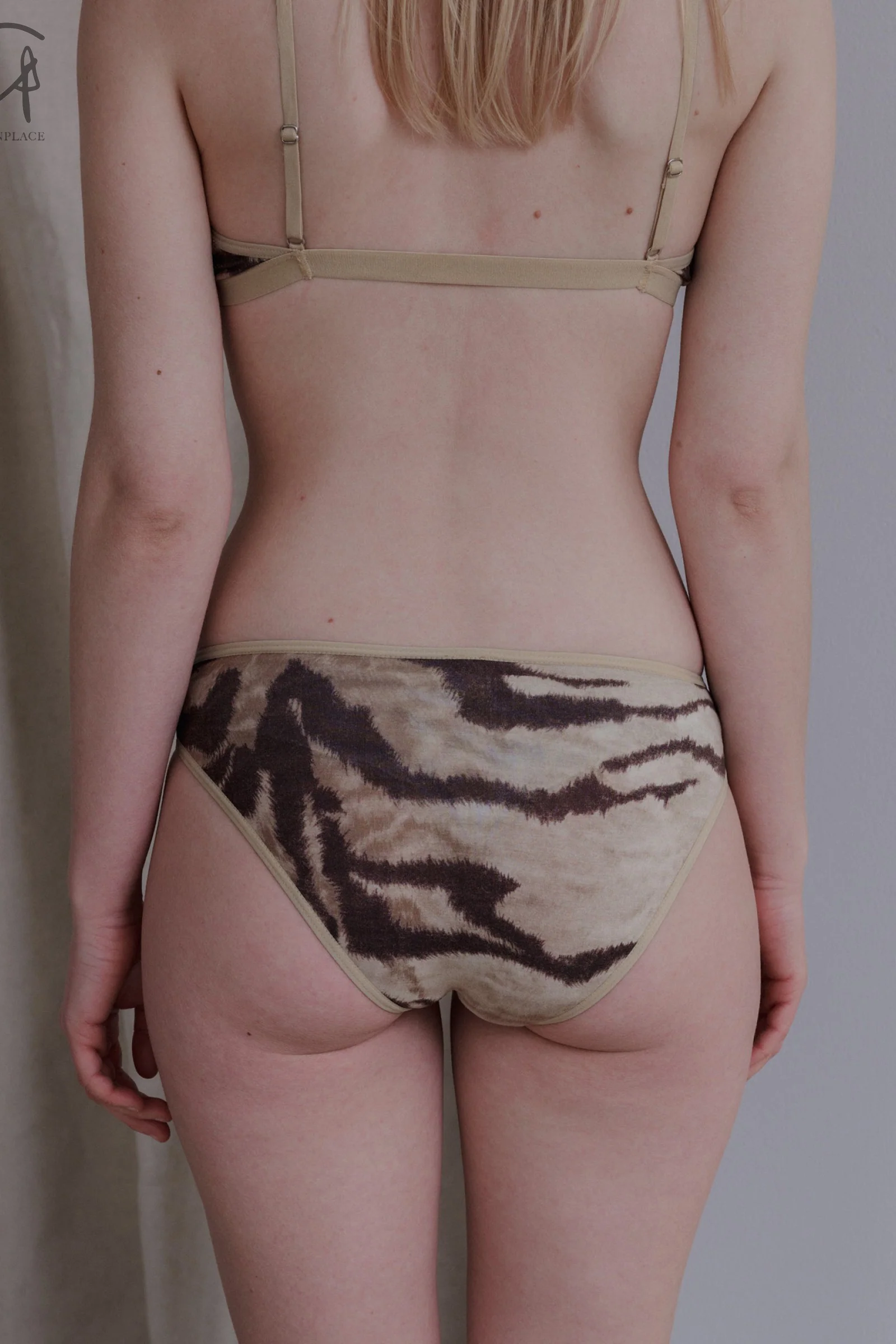 BASERANGE Flared Shorts UNBE Collection France Portugal BAS-UNBE-BLP-AU23-HUWEN Tiger Stripe UNBE-BL - Image 6