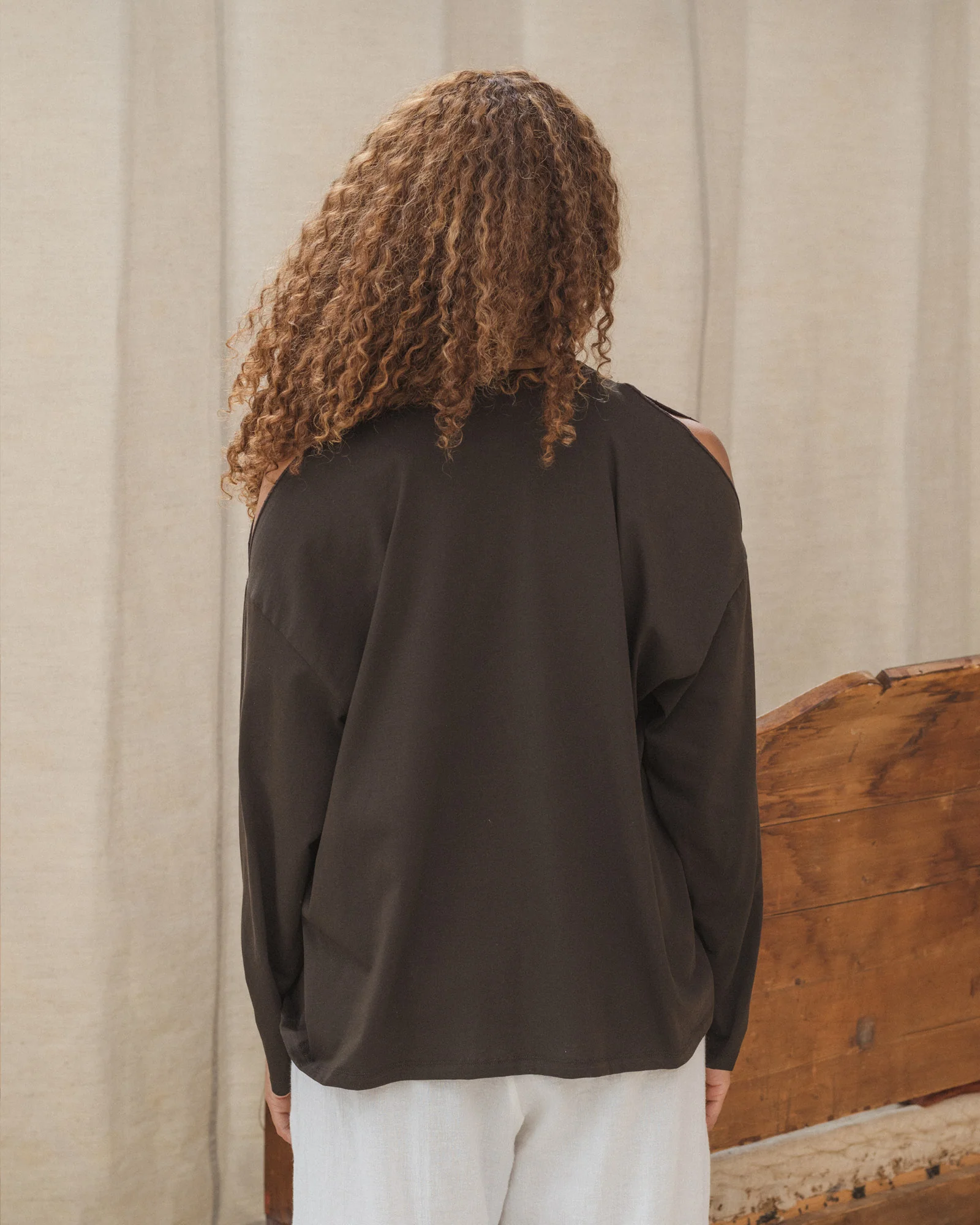 BASERANGE France Organic Cotton Loose Long Sleeve Off Shoulder T-shirt France BAS-TOPIL-RC-SU25-FOVEA - Image 12
