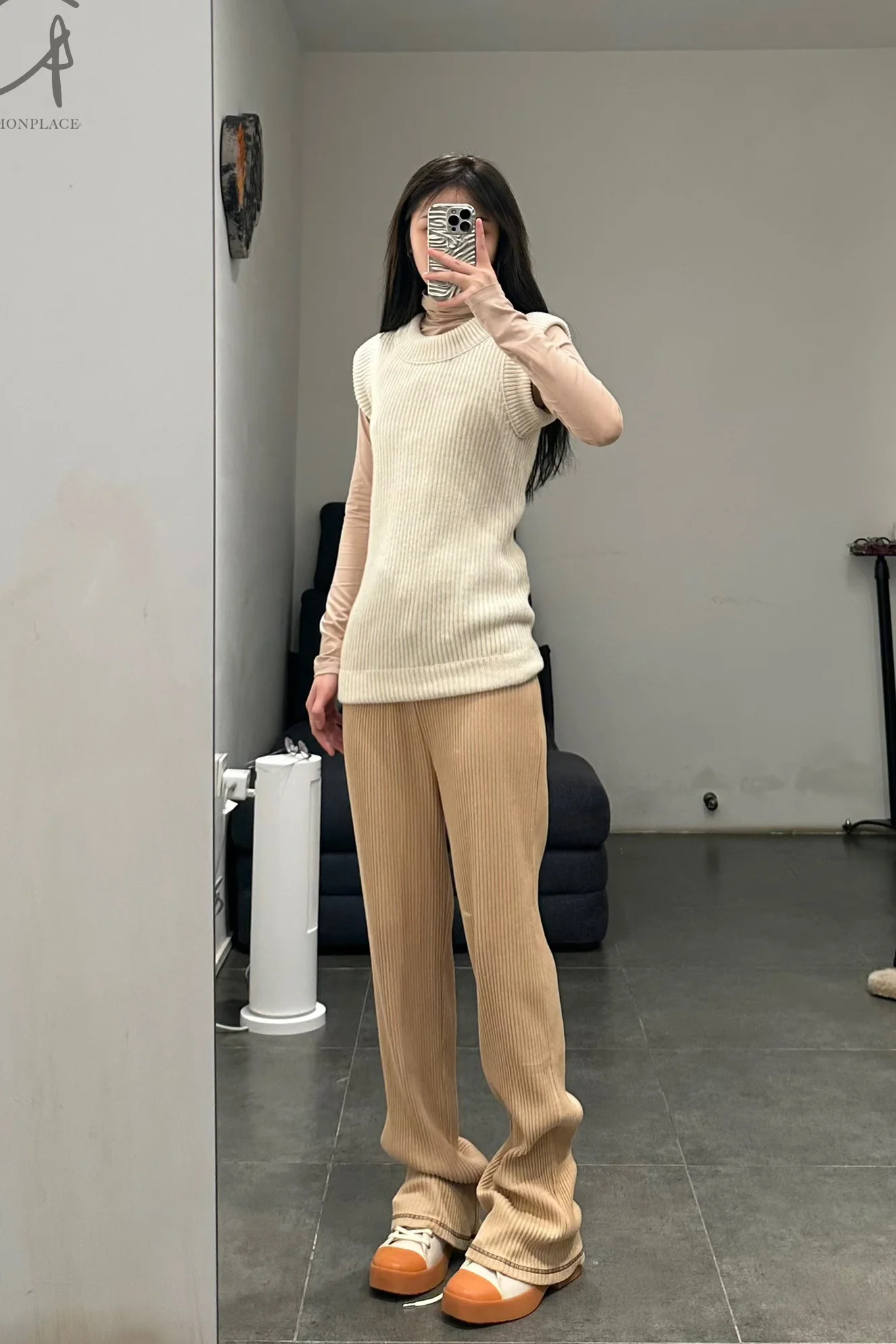 Baserange knitted vest ktat-cw-sp21 - Image 12