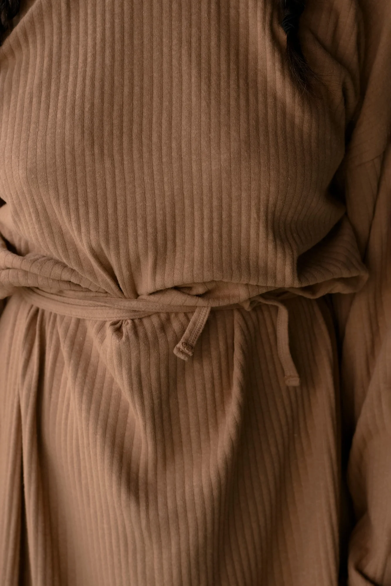 BASERANGE long-sleeved dress with drawstring waist, part of the DRSH collection, Portugal. BAS-DRSH-CR-SP26-LB (LABURNUM BROWN) - Image 2