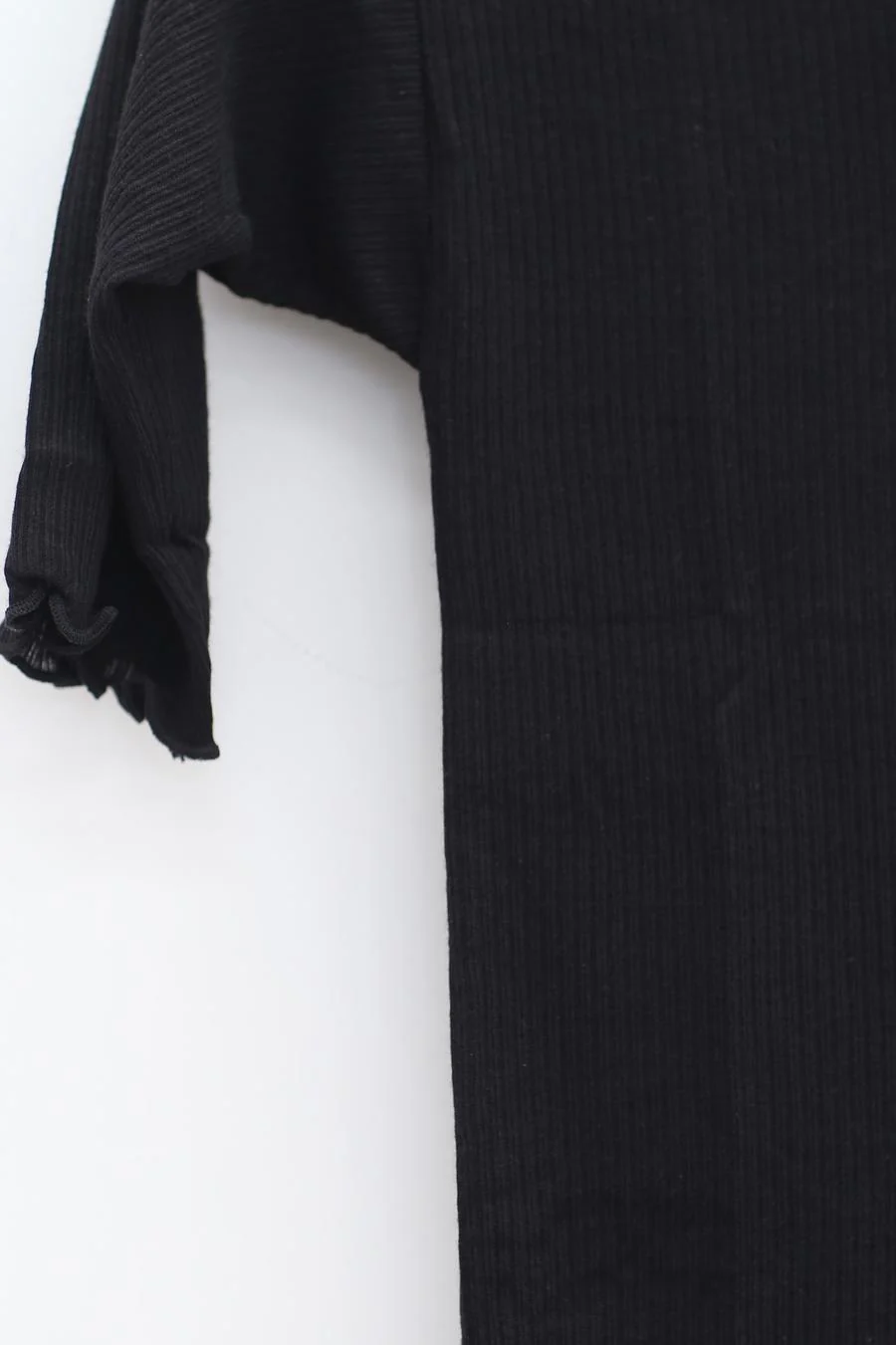 BASERANGE Round neck ruffled ribbed cotton T-shirt TOPA series collection France BAS-TOPA-RB-000-HEI Black - Image 2