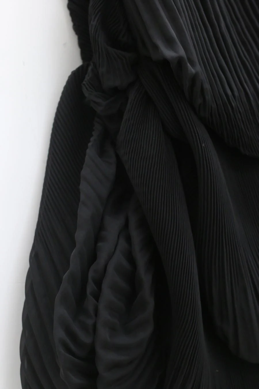 CAROLINE HU Pleated Shell Skirt SS22BKSK05 Black PCH5 - Image 2