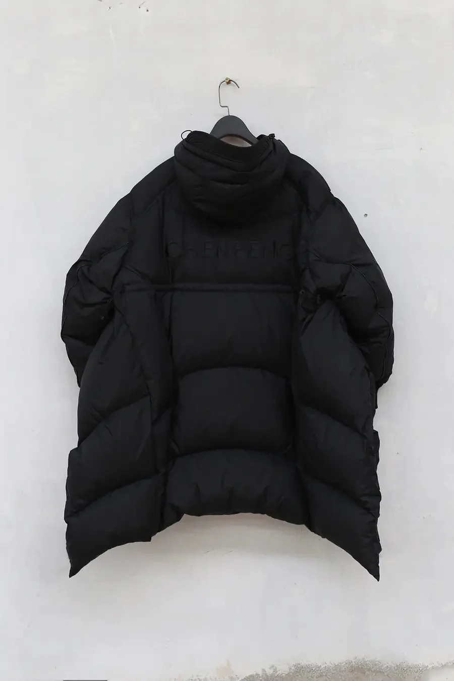 CHENPENG CP19AWJ009 black mixed orange lattice egg-shaped down cape - Image 3