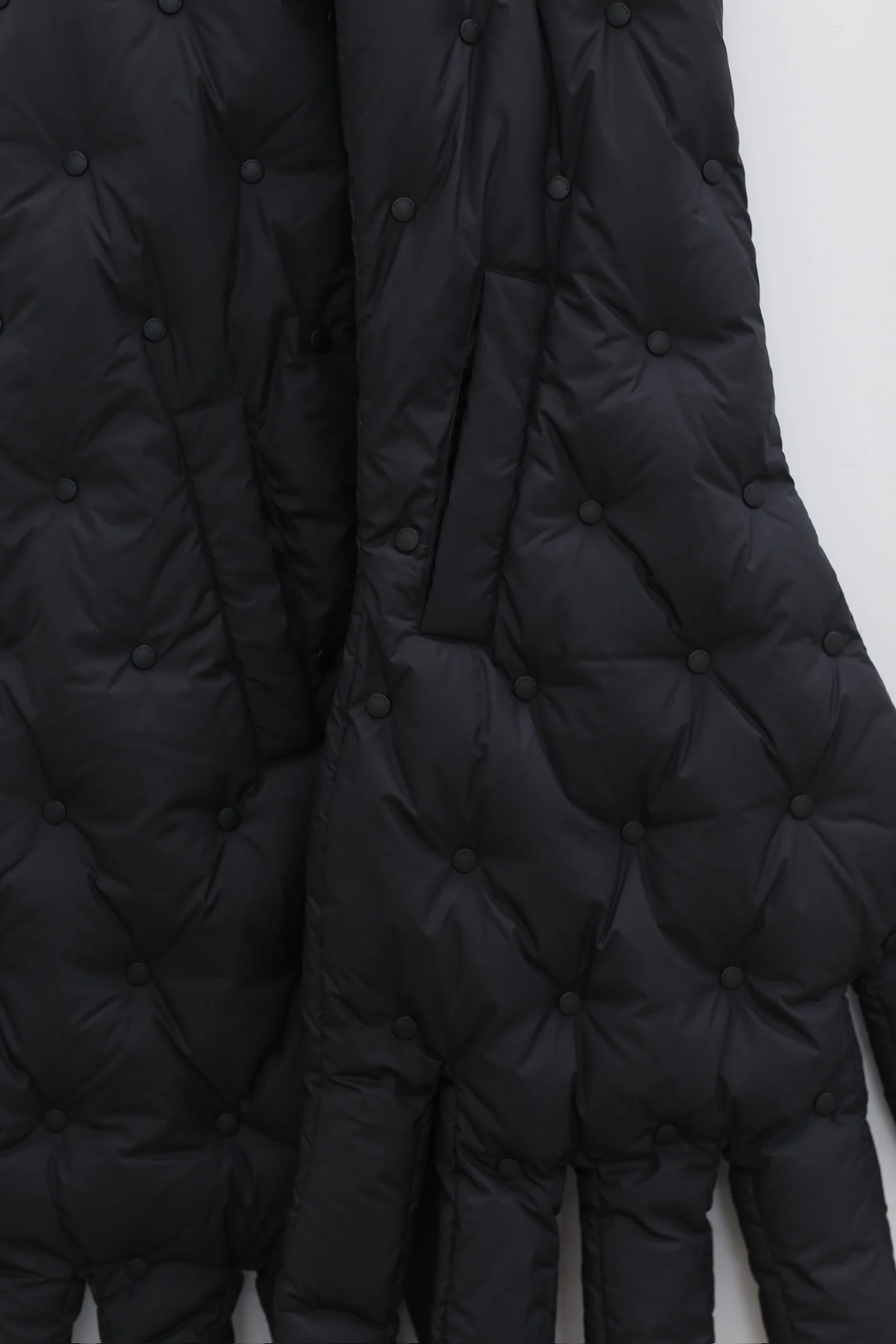 CHENPENG Lover's Embrace Down Scarf CP19AWA003 Black - Image 3