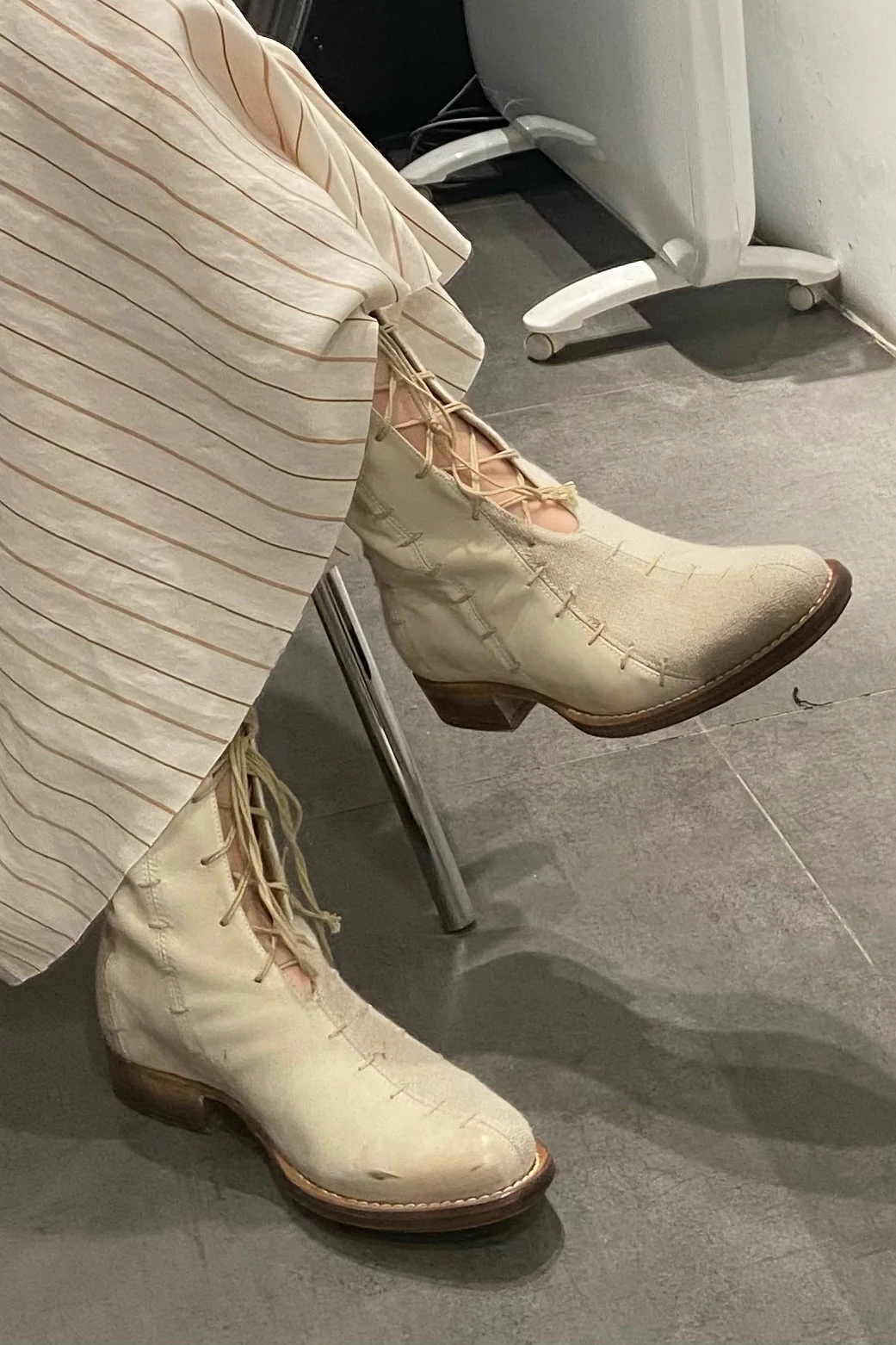 Cherevichkiotvichki 07AW19 stitching lace up black boots - Image 8
