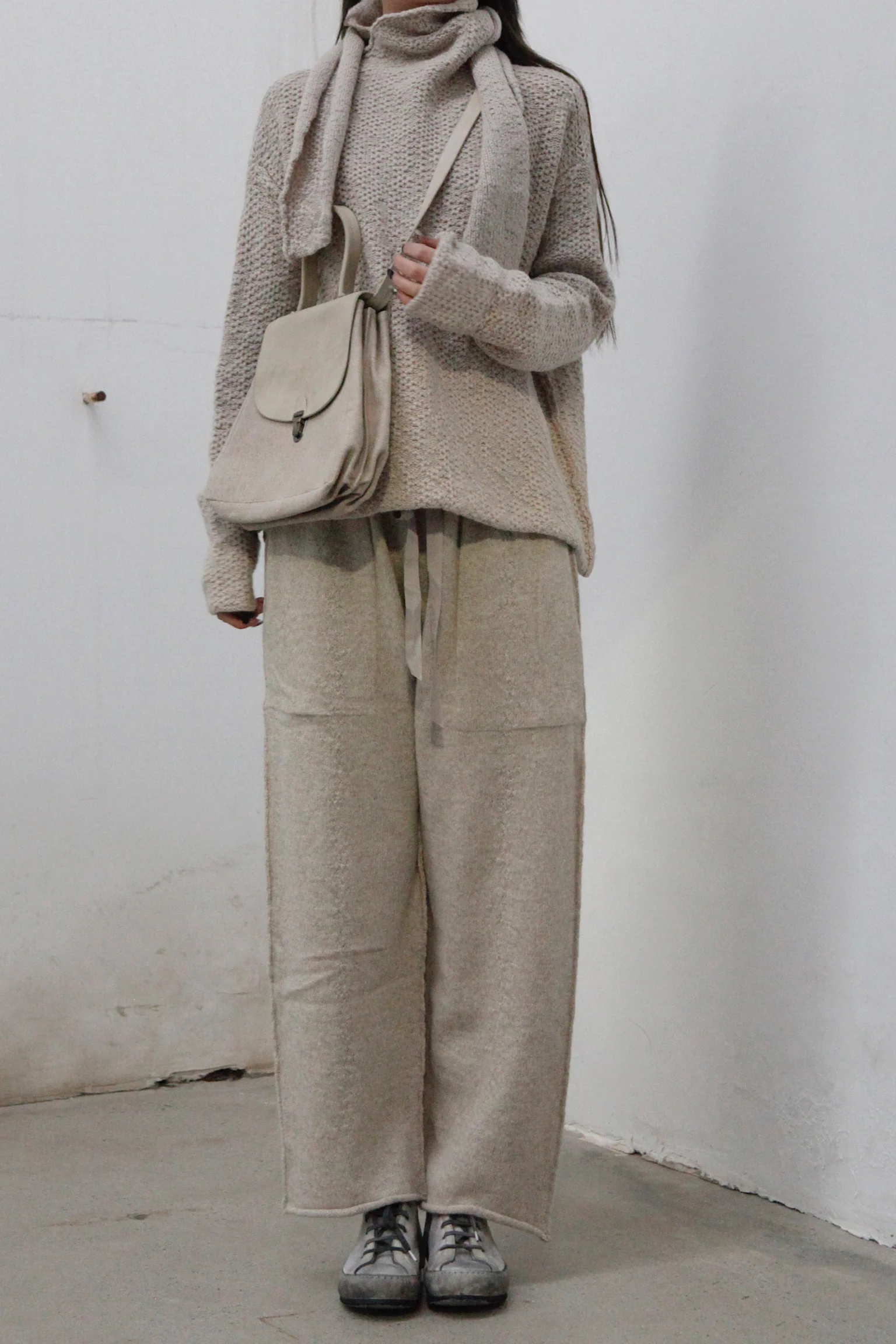 Cherevichkiotvichki 109-2020 B New handle flat lock bag in linen leather - Image 10