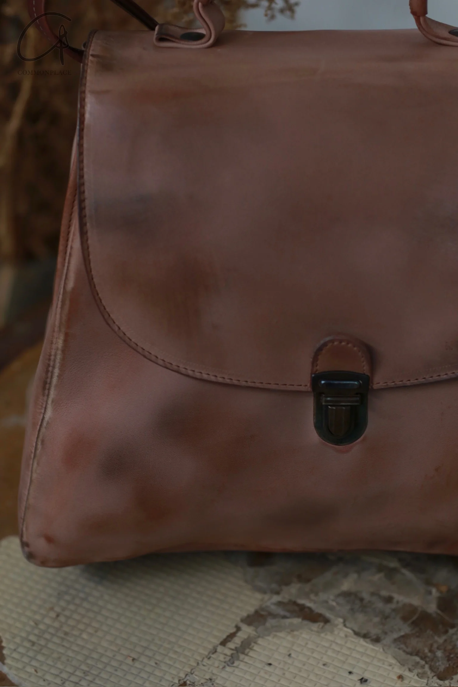Cherevichkiotvichki 109 Collection British Handmade Calfskin Double Lock Bag CHA-103-TSMG PC2 Faded Rose - Image 2