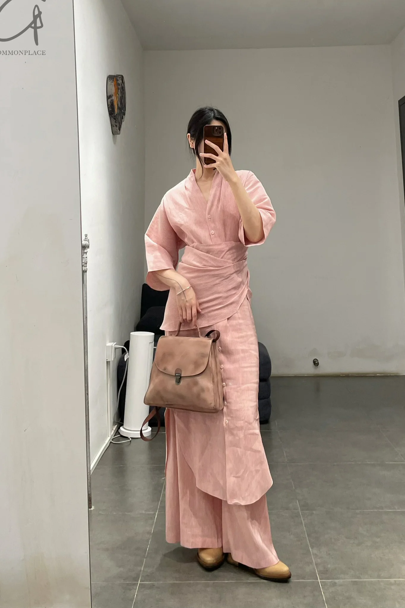 Cherevichkiotvichki 109 Collection British Handmade Calfskin Double Lock Bag CHA-103-TSMG PC2 Faded Rose - Image 8
