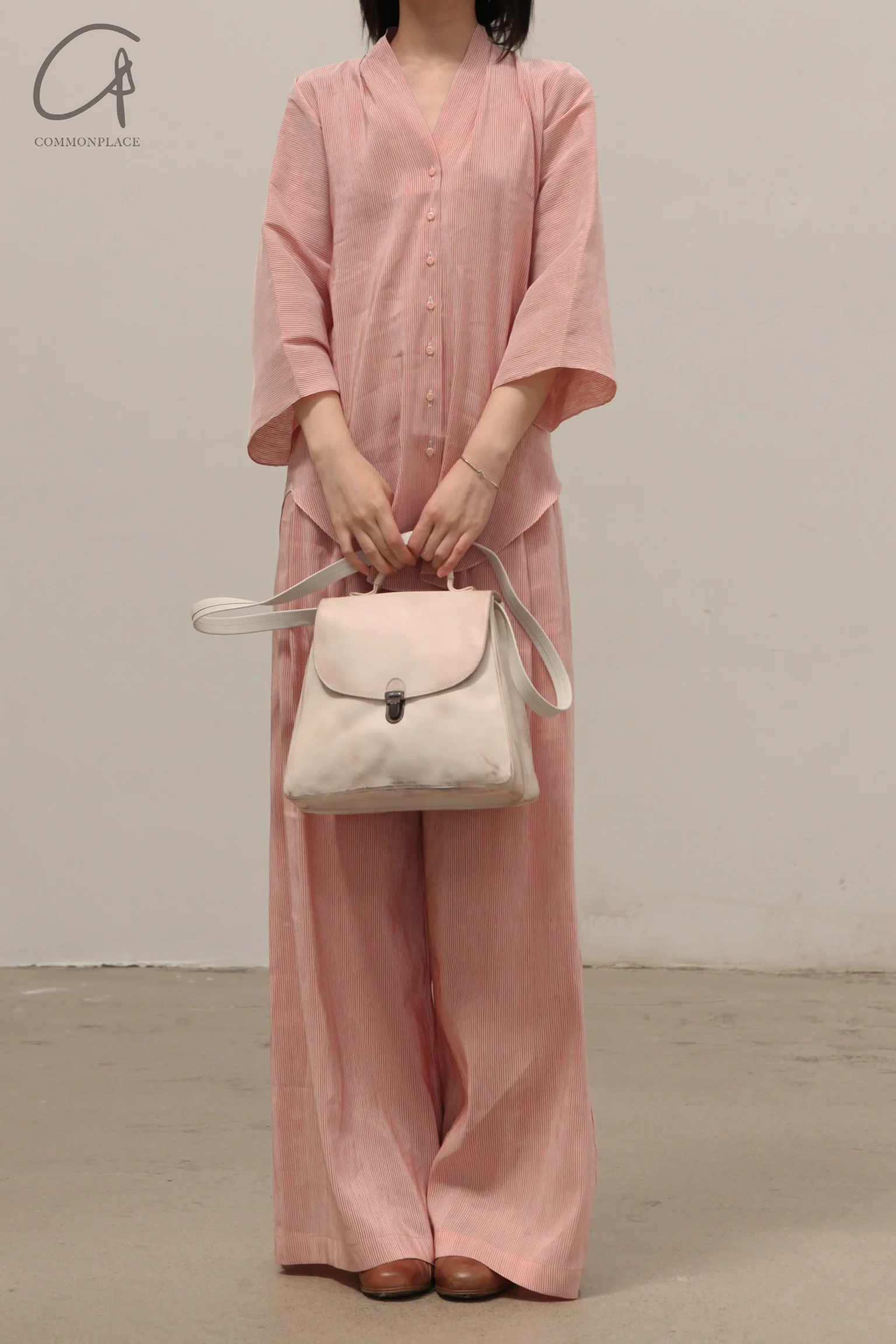 Cherevichkiotvichki 109 series collection British handmade calfskin double lock bag CHE-103-ZBAI dirty white PC2 - Image 6